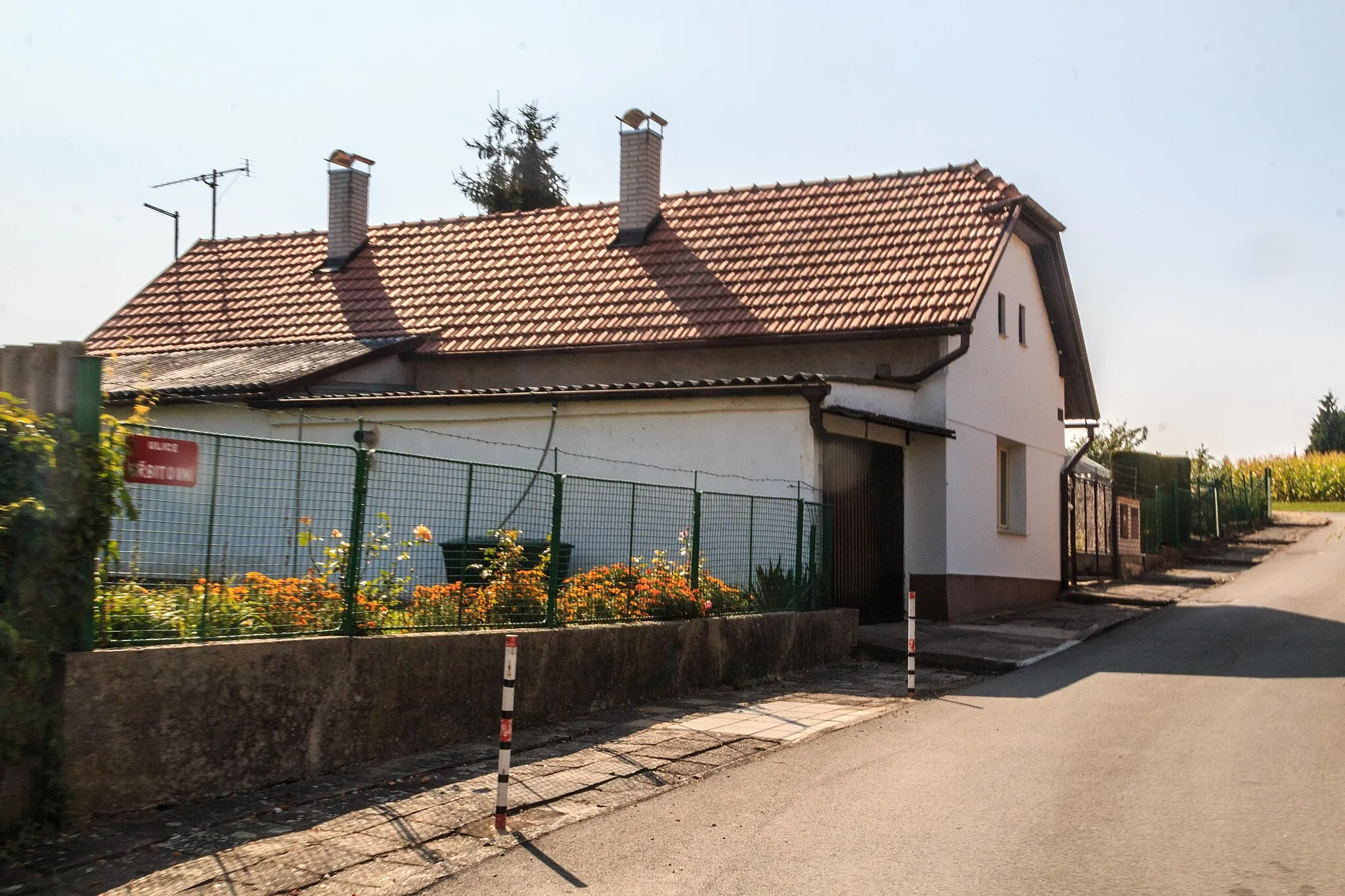 Photo showing: Smidary - ulice Hřbitovní