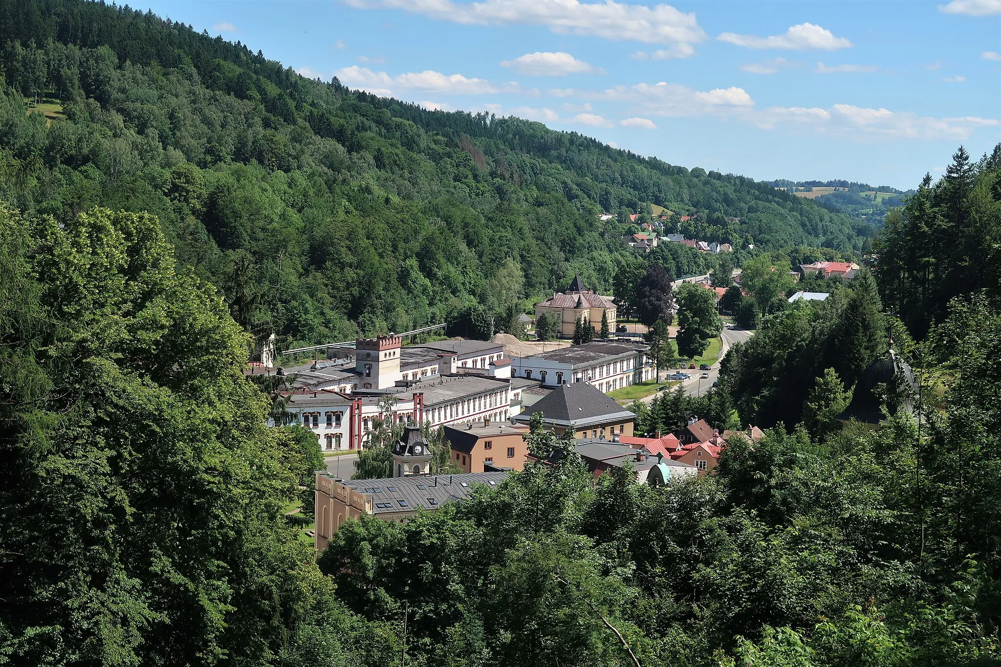 Photo showing: Pohled na město od starého německého hřbitova u kostela sv. Josefa