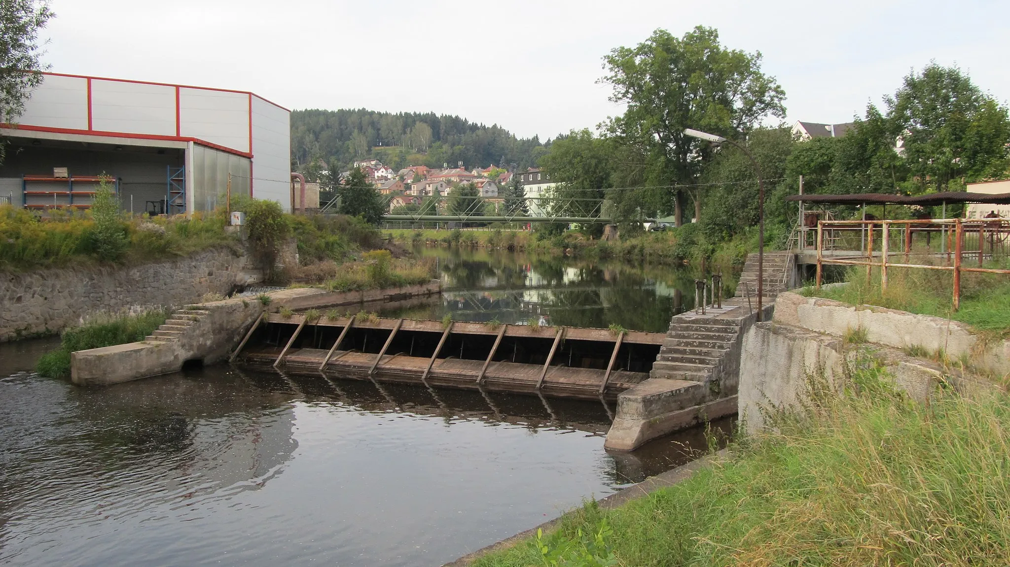 Photo showing: Sluice on the river Úpa in Úpice