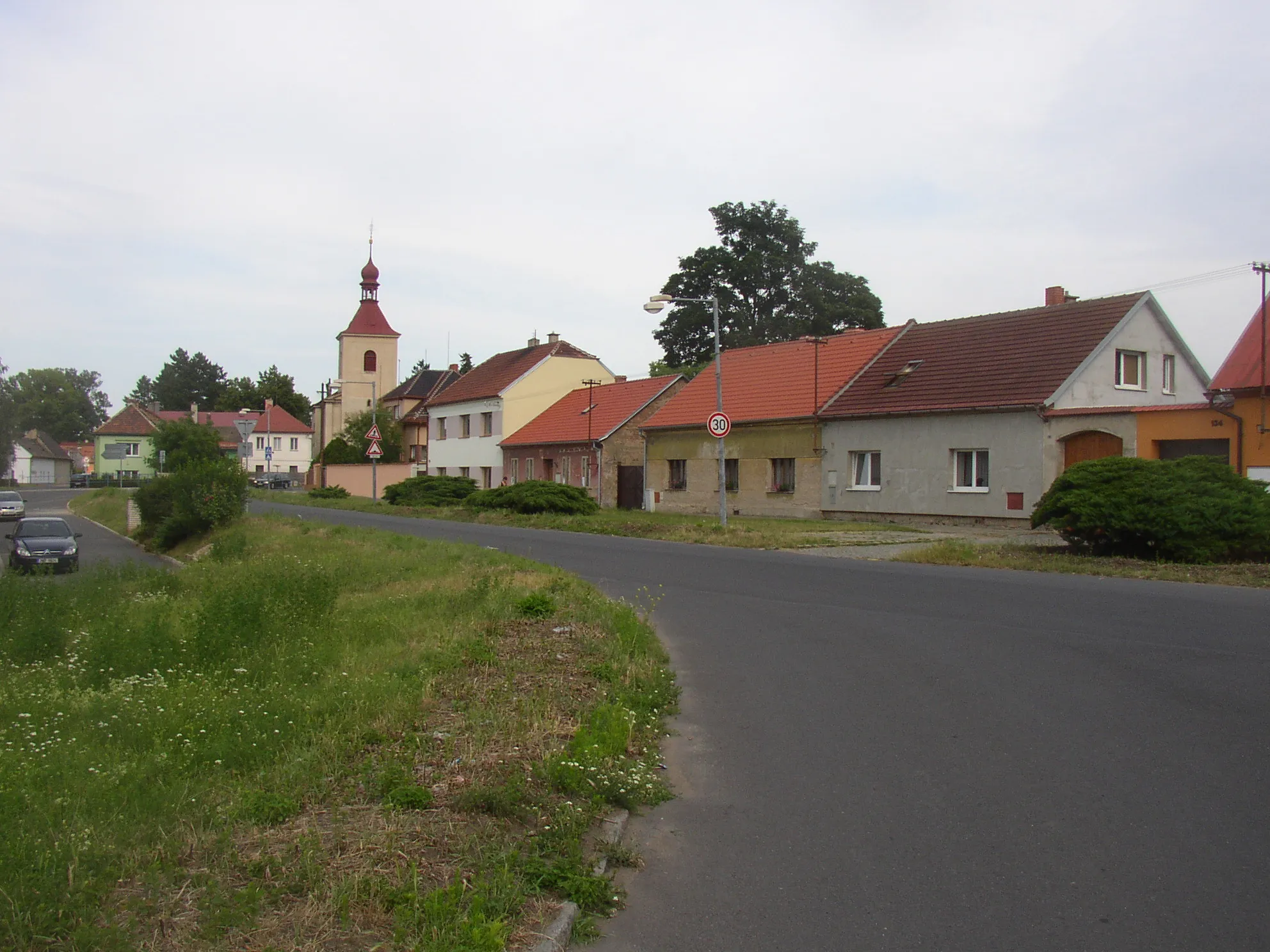 Photo showing: Bohušovice nad Ohří, Litoměřice District, Czech Republic. A view towards ESE along Tyl Street from crossroads with Masaryk Street. In the background SS Procopius and Nicholas church.