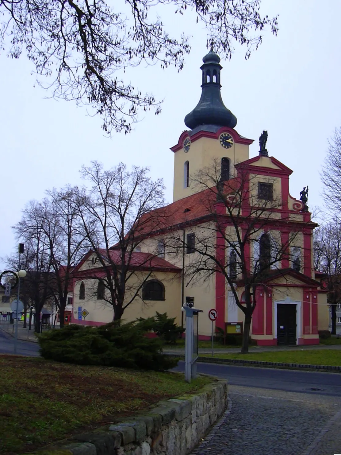 Photo showing: Church of St Wenceslas in Budyně nad Ohří. Photo by Miraceti, December 30, 2006.