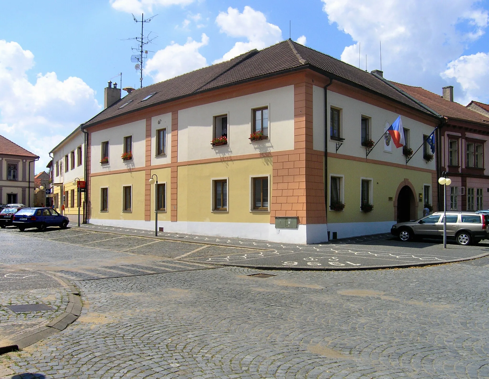 Photo showing: Town hall in Budyně nad Ohří, Czech Republic