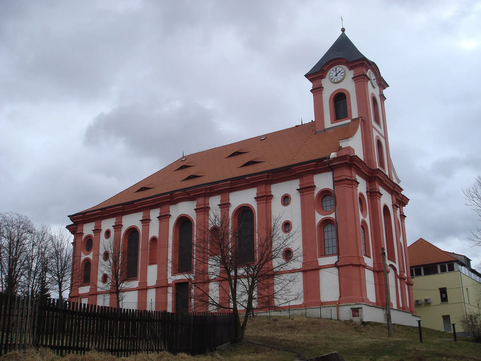 Photo showing: The Church of Saint Lawrence in Chodov (Karlovy Vary Region, Czech Republic).