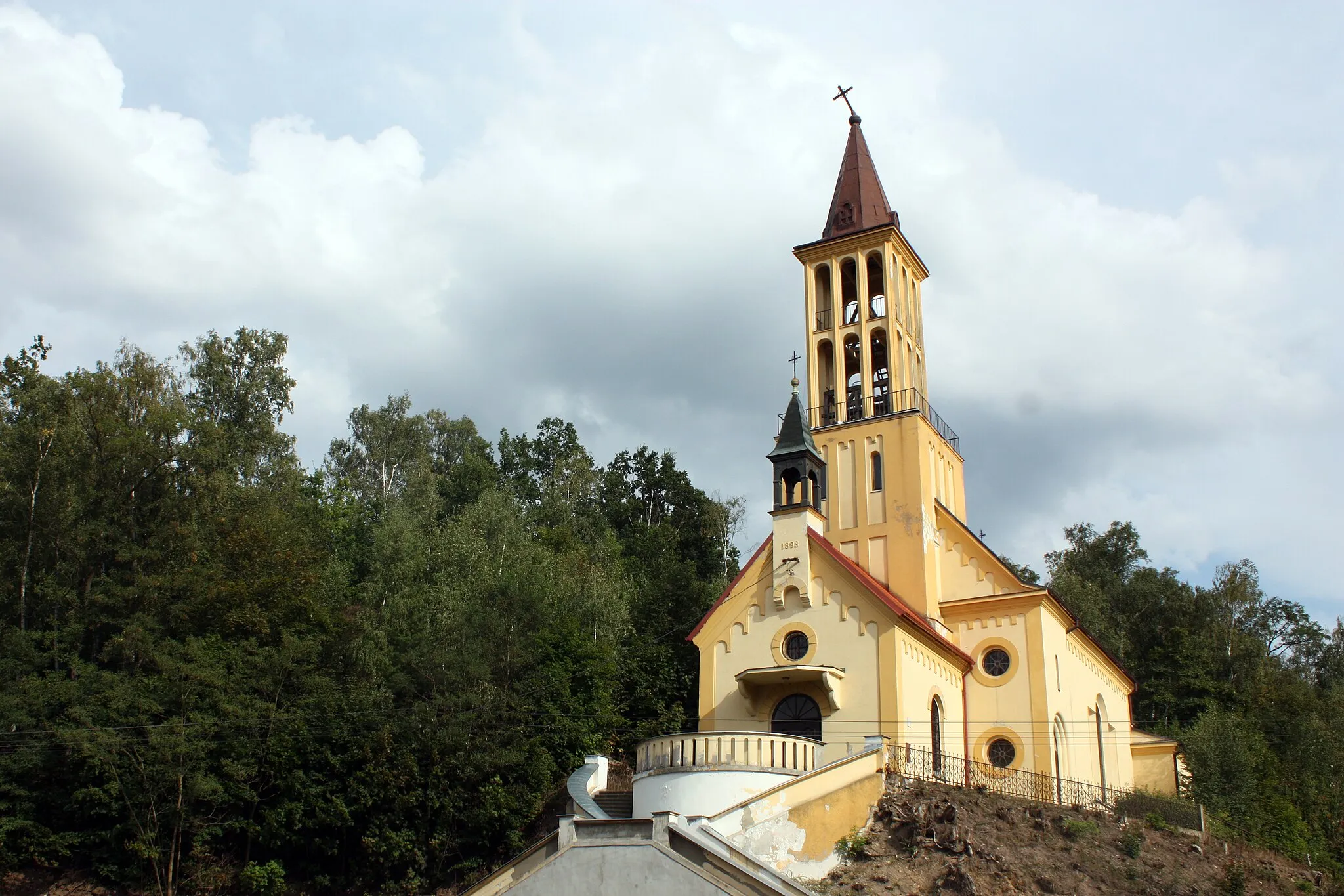 Photo showing: Church in Dalovice, Karlovy Vary District, Czech Republic; digitally modified