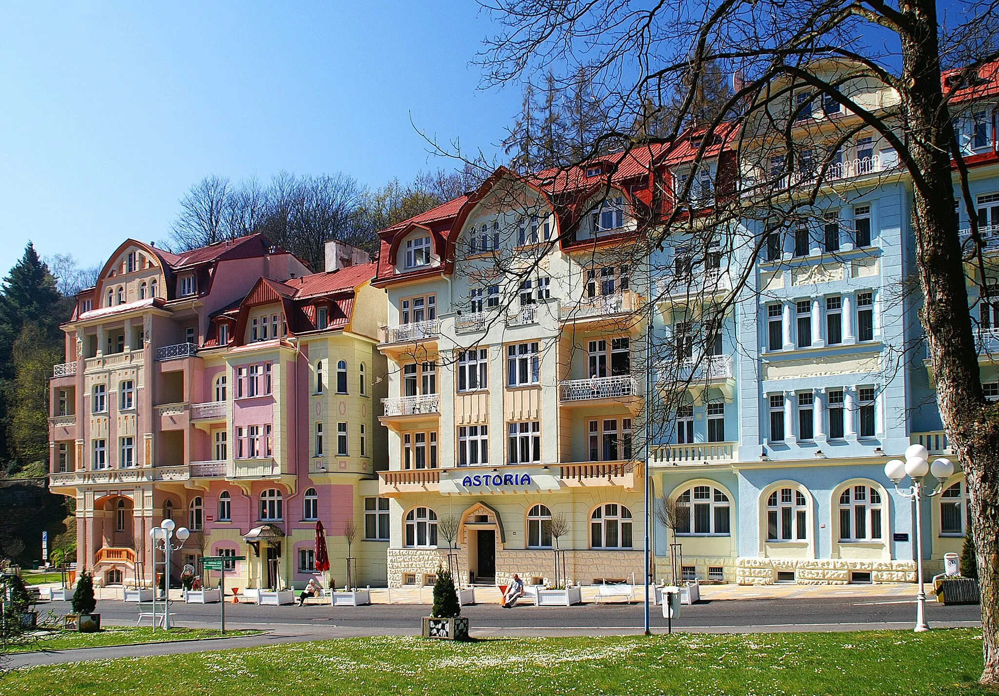 Photo showing: Lázeňský dům Astoria.