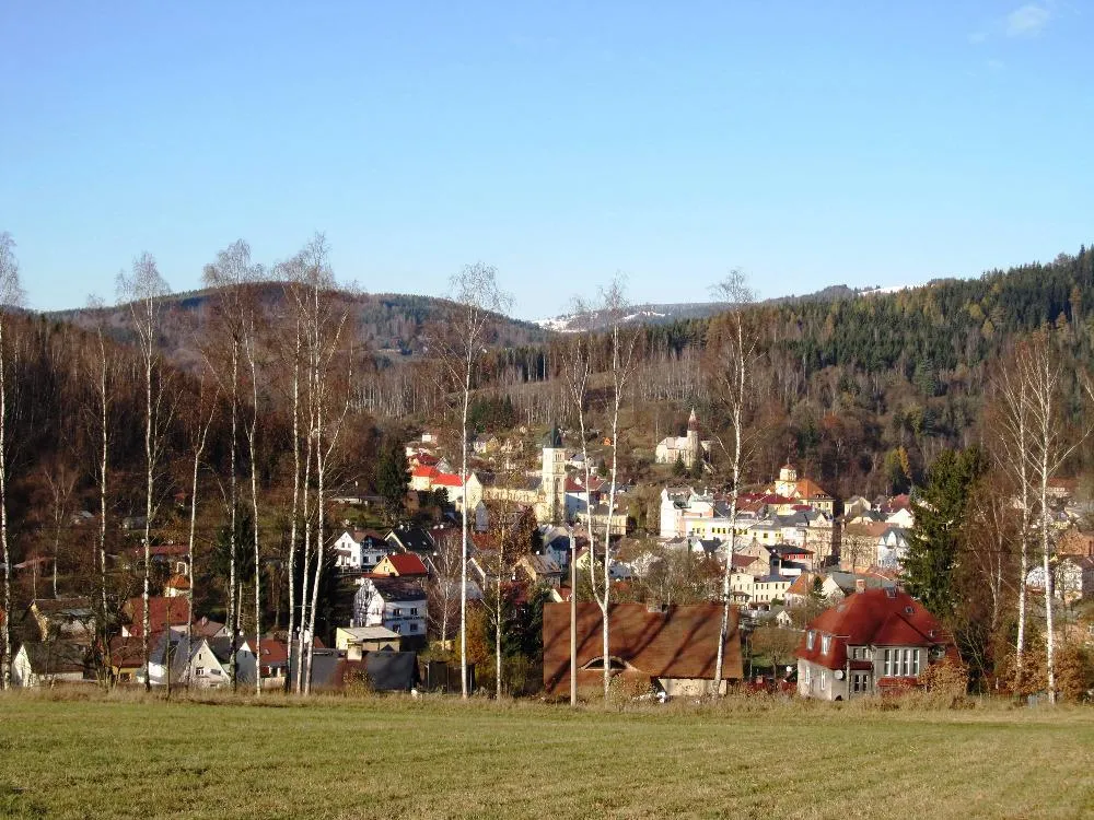 Photo showing: Pohled na město z úpatí Sněženského vrchu