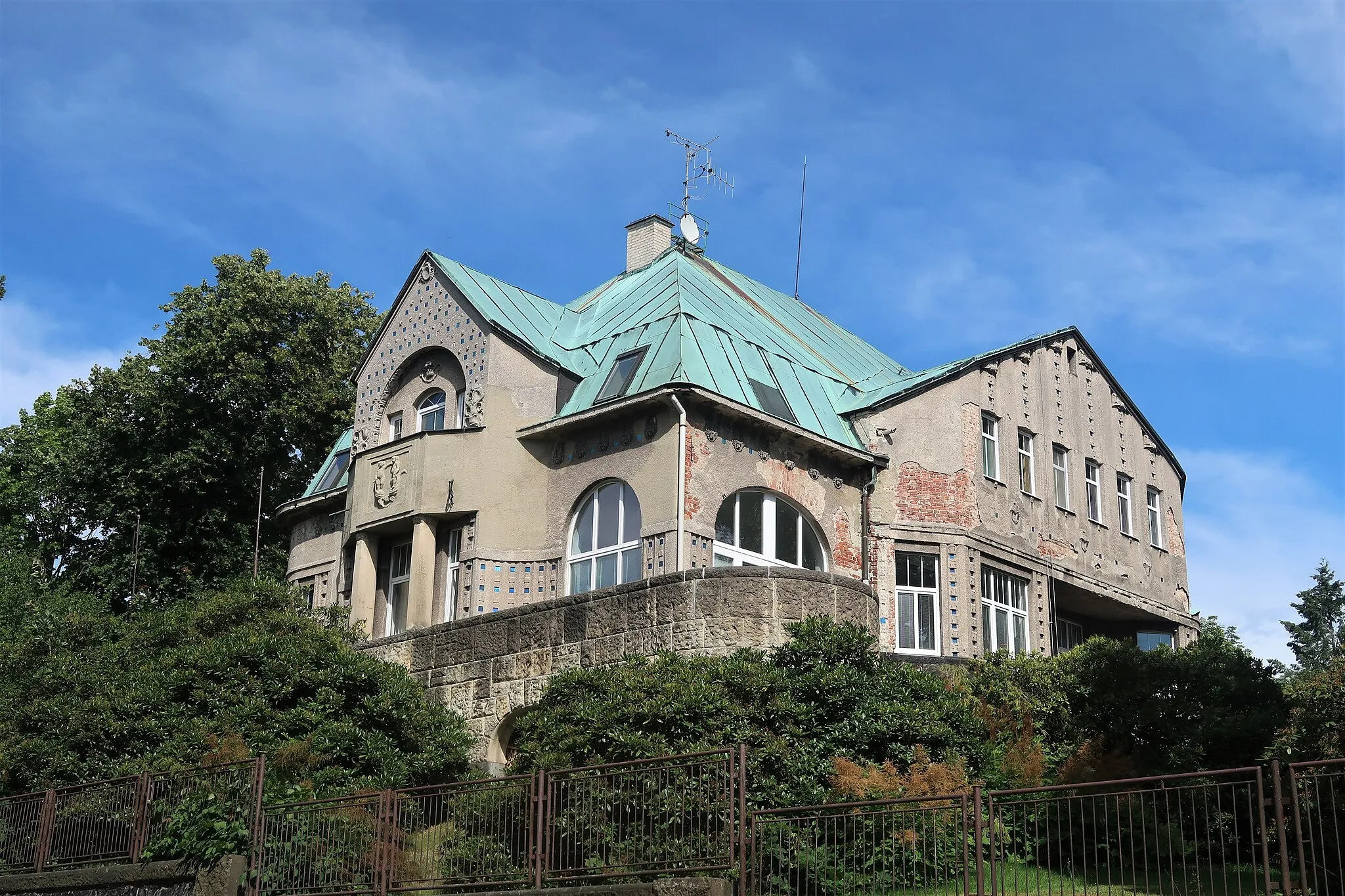 Photo showing: Zdravotní středisko v Masarykově ulici (bývalá vila bankéře Eduarda Michela)