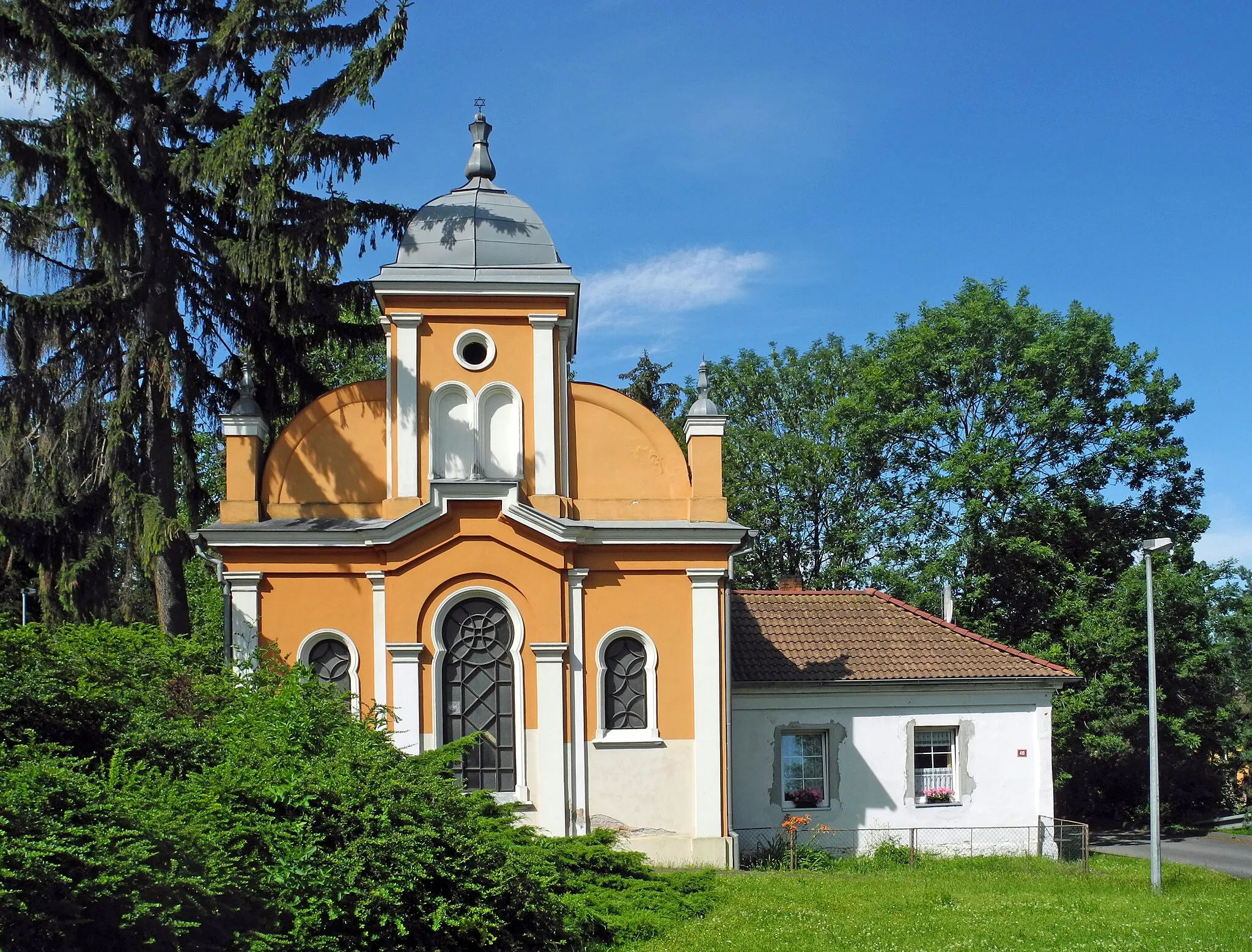 Photo showing: Zeremonienhalle auf dem Jüdischen Friedhof in Laun – Louny, Rakovnická