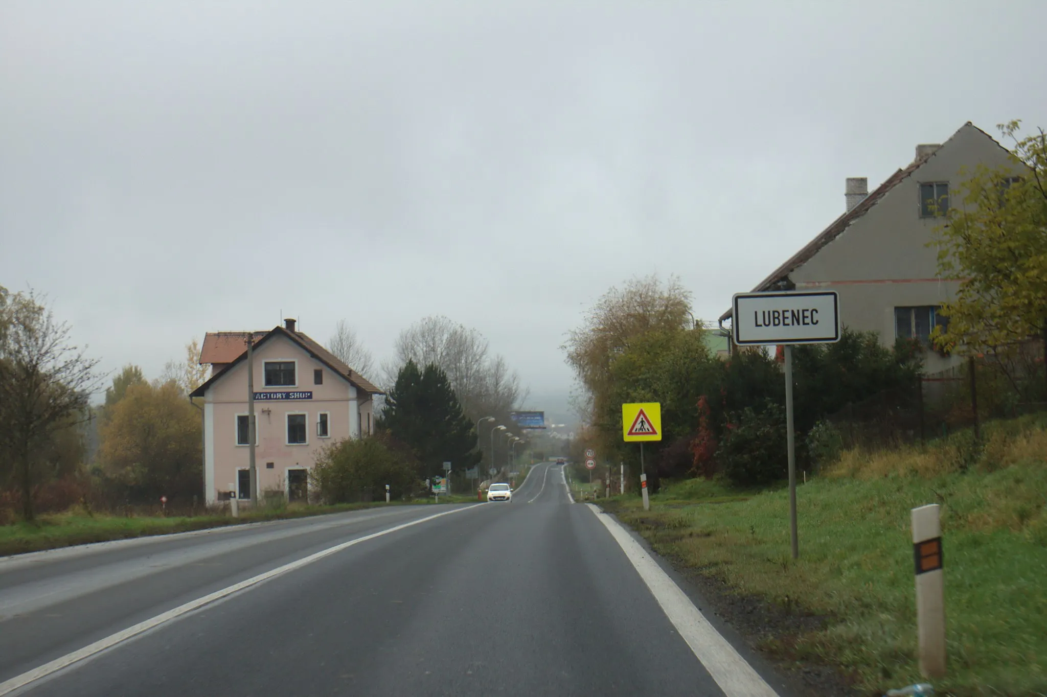 Photo showing: I/6 road passing through Lubenec, Ústí Region, CZ