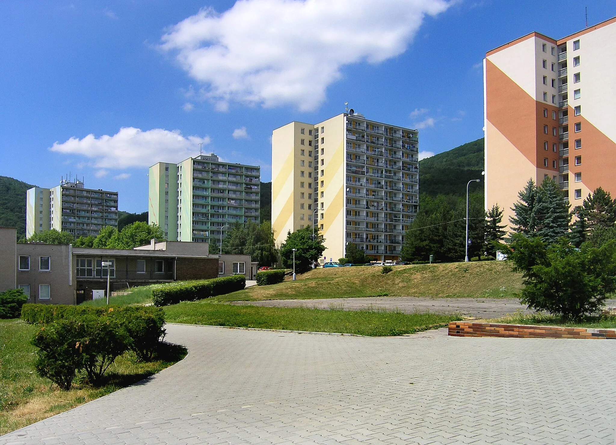 Photo showing: Housing estate by Hrdlovská street in Osek town, Czech Republic