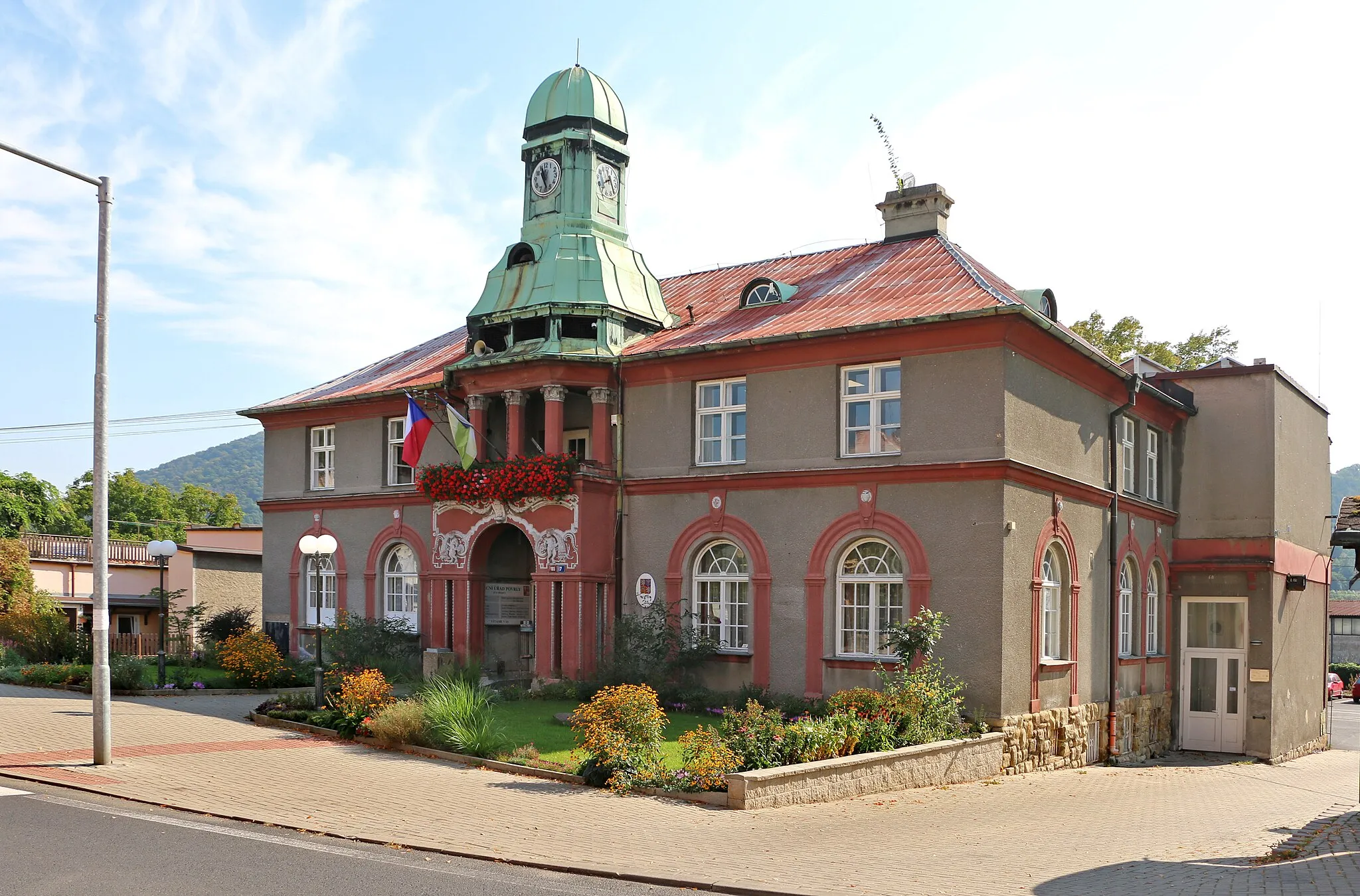 Photo showing: Municipal office in Povrly, Czech Republic.