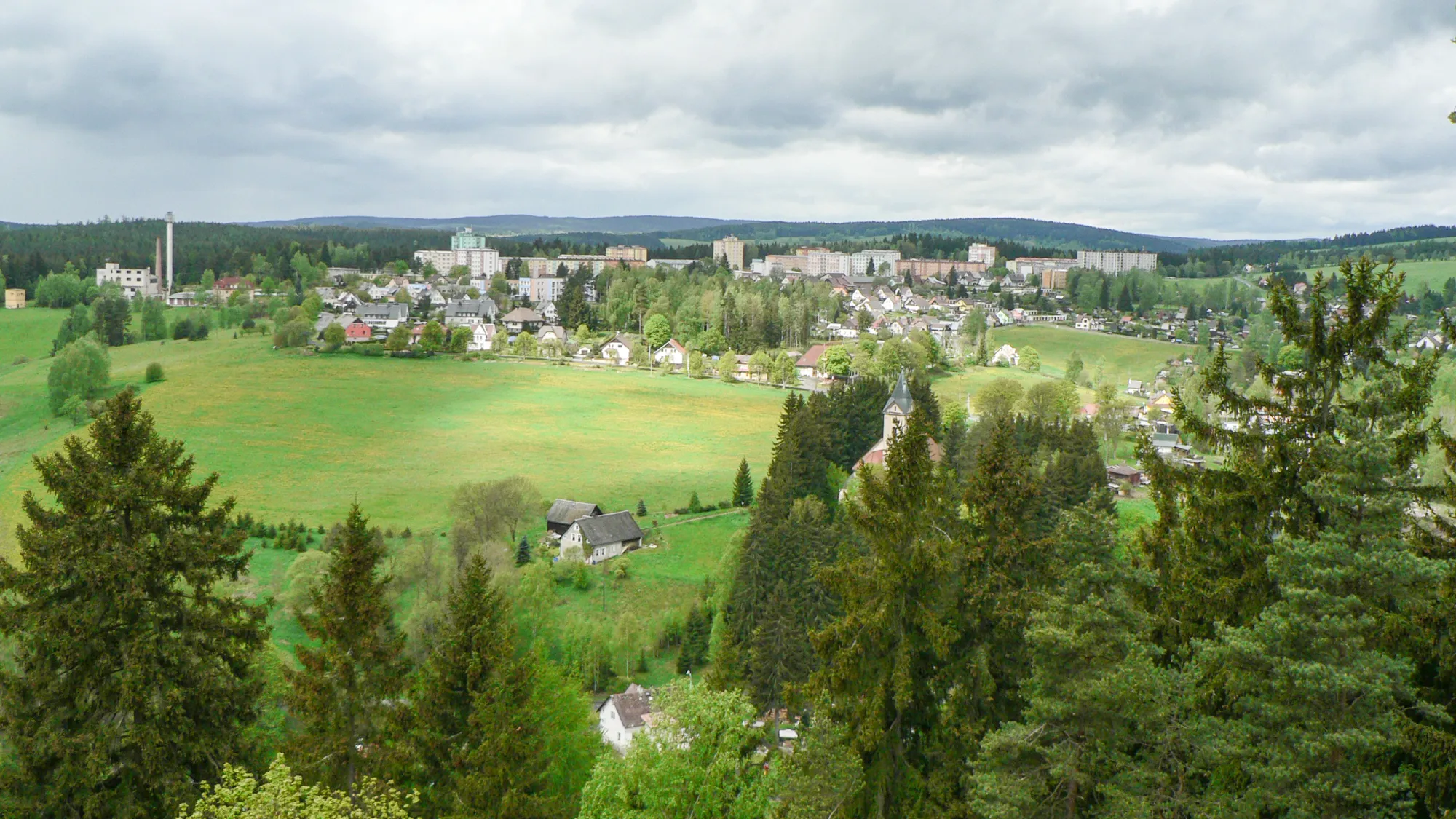 Photo showing: Pohled na město Rotavu z přírodní památky Rotava.