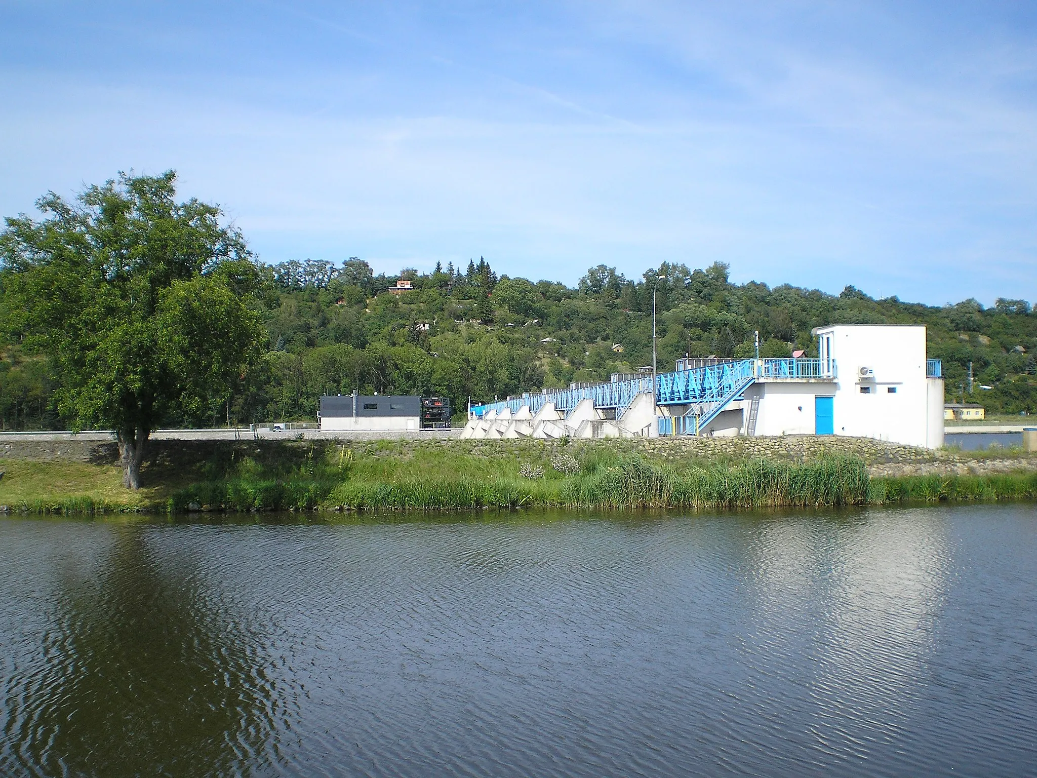 Photo showing: Malá vodní elektrárna Štětí z račického břehu.