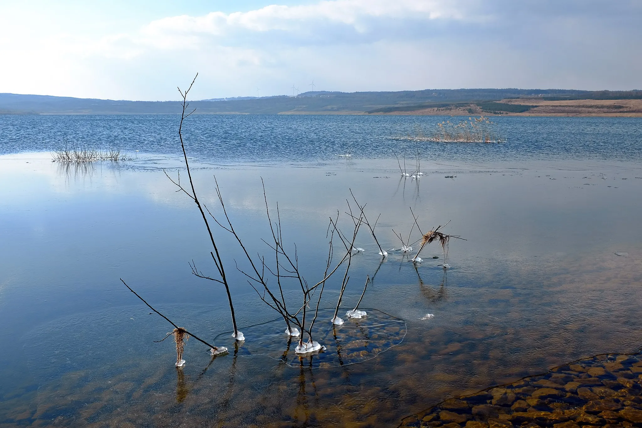 Photo showing: Umělé jezero Medard u Sokolova v únoru 2018