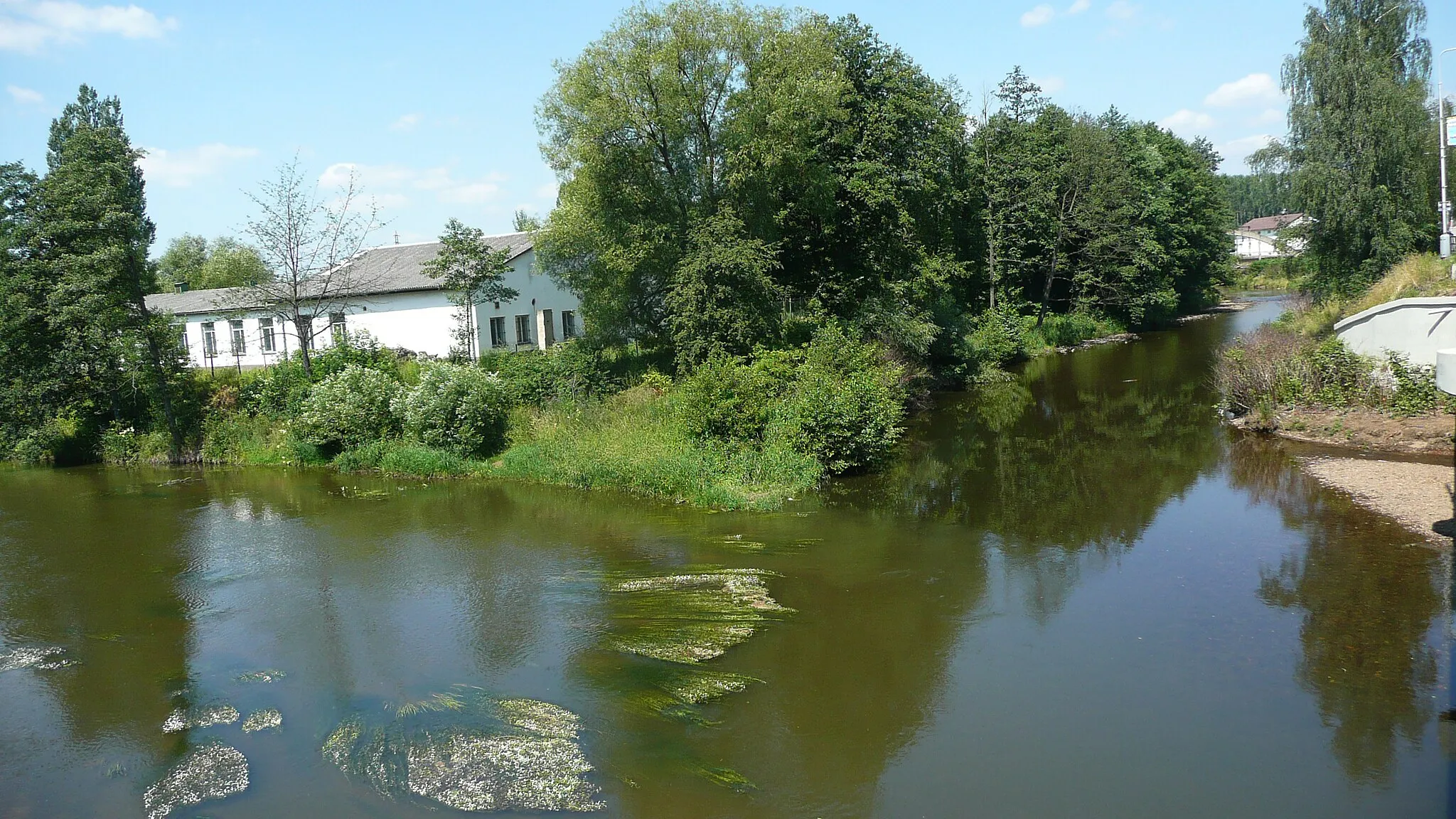 Photo showing: Soutok řeky Ohře a Svatava v Sokolově.