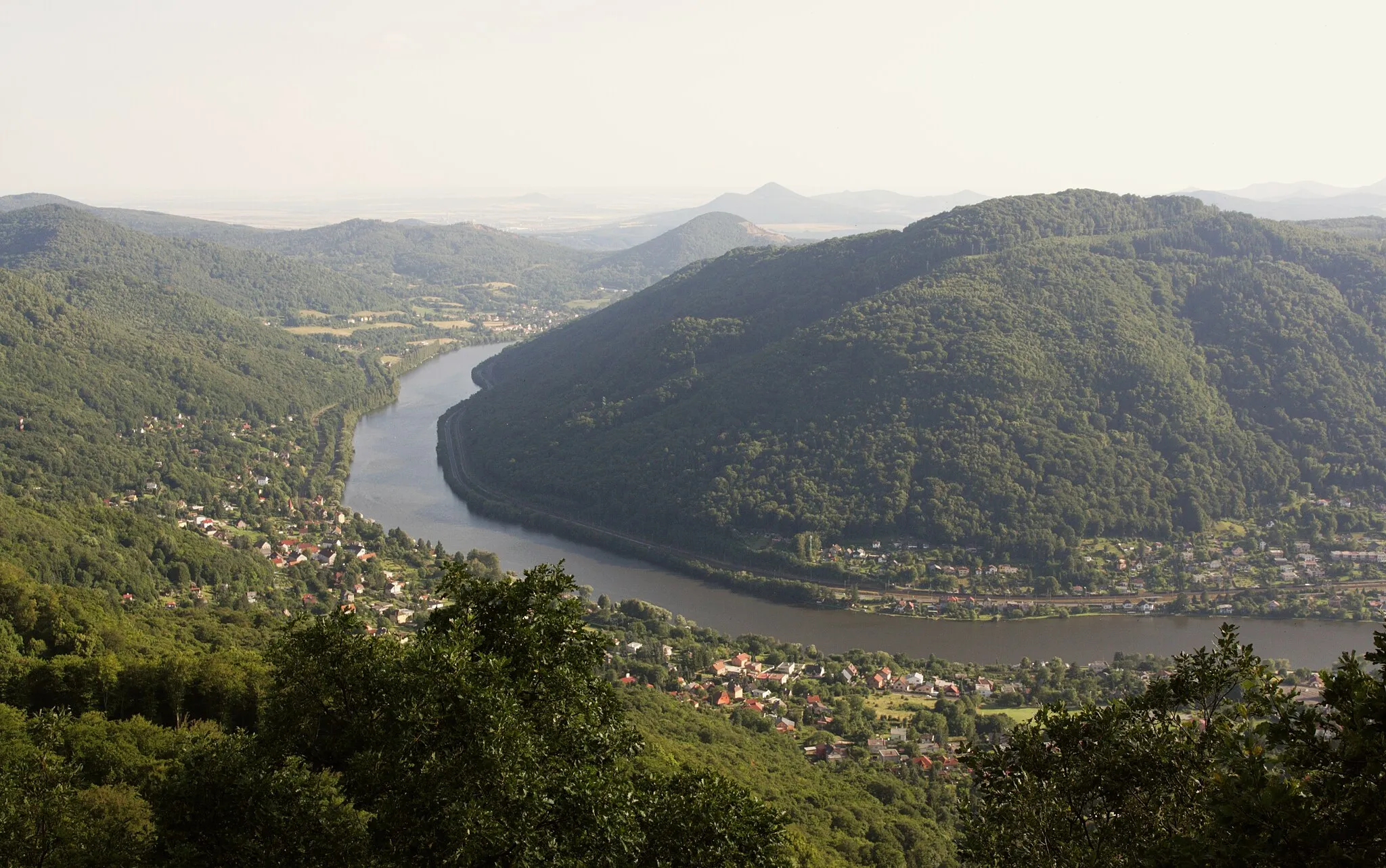 Photo showing: Vysoký Ostrý - pohled k jihu na Portu Bohemicu.