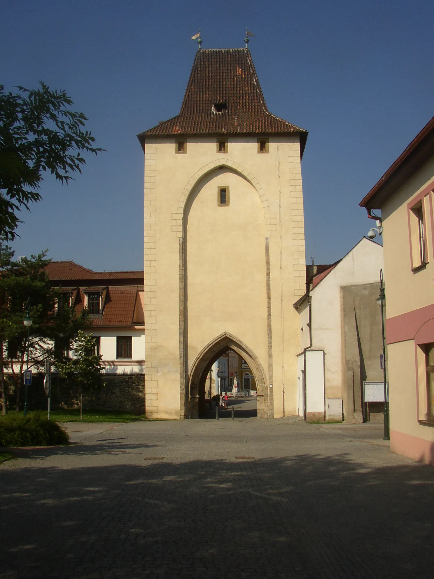 Photo showing: The Prague Gate in Beroun, Czech Republic as seen from east (outer side).