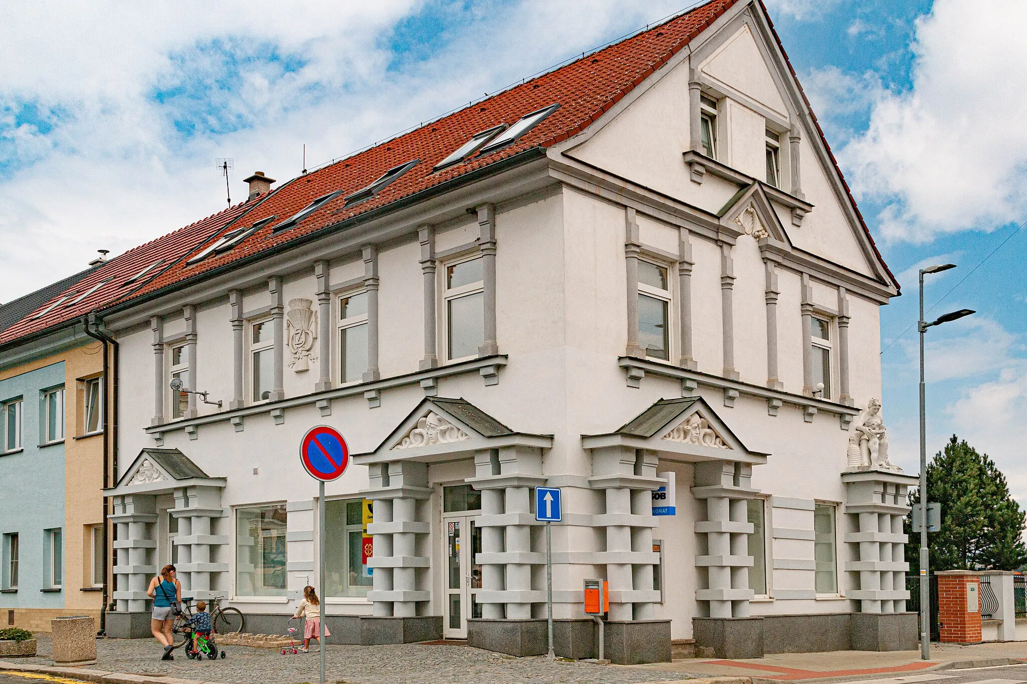 Photo showing: Náměstí T. G. Masaryka (Dolní Bousov)