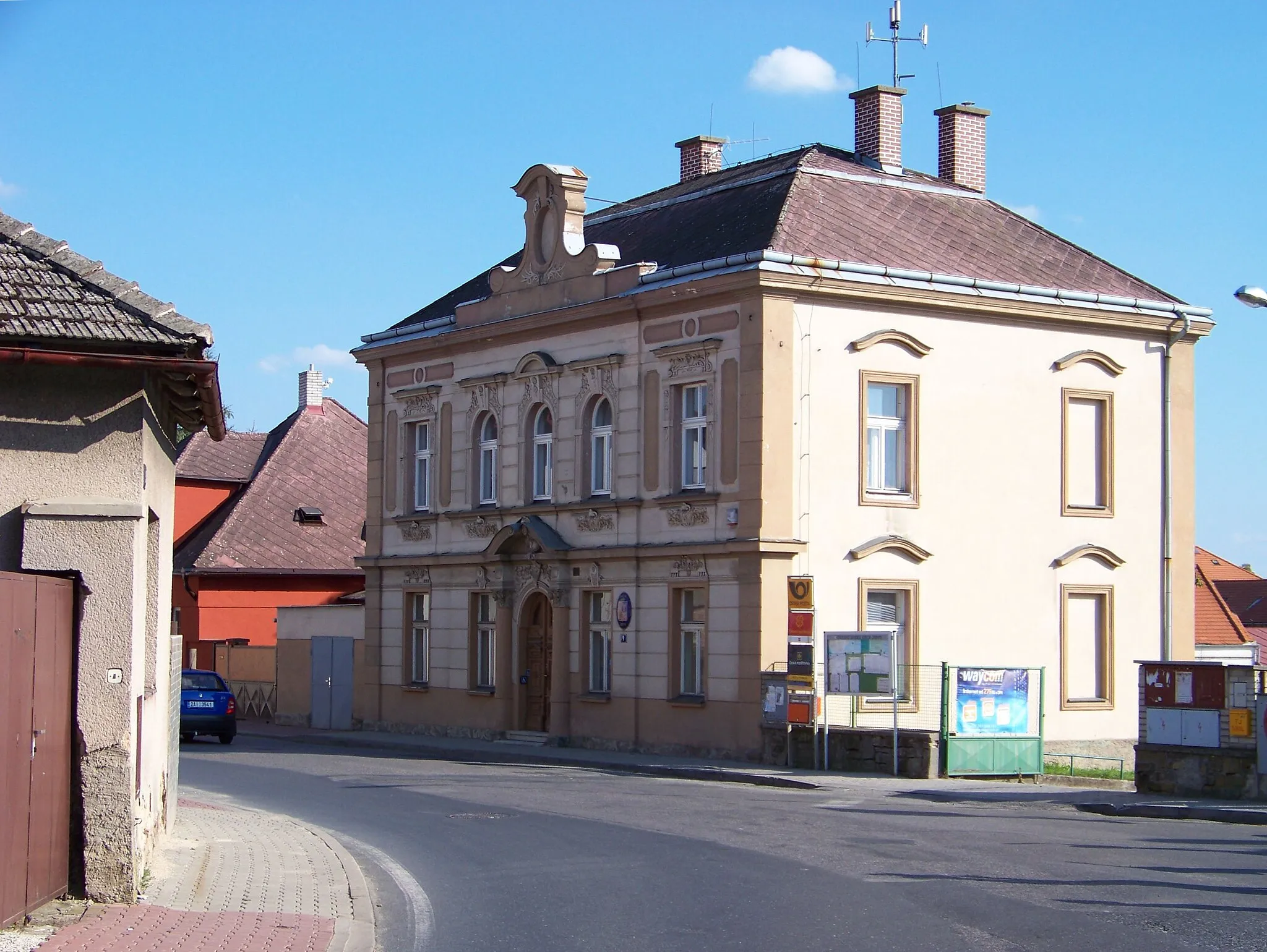 Photo showing: Jirny, Prague-East District, Central Bohemian Region, the Czech Republic. Brandýská street, a municipal office and post office.