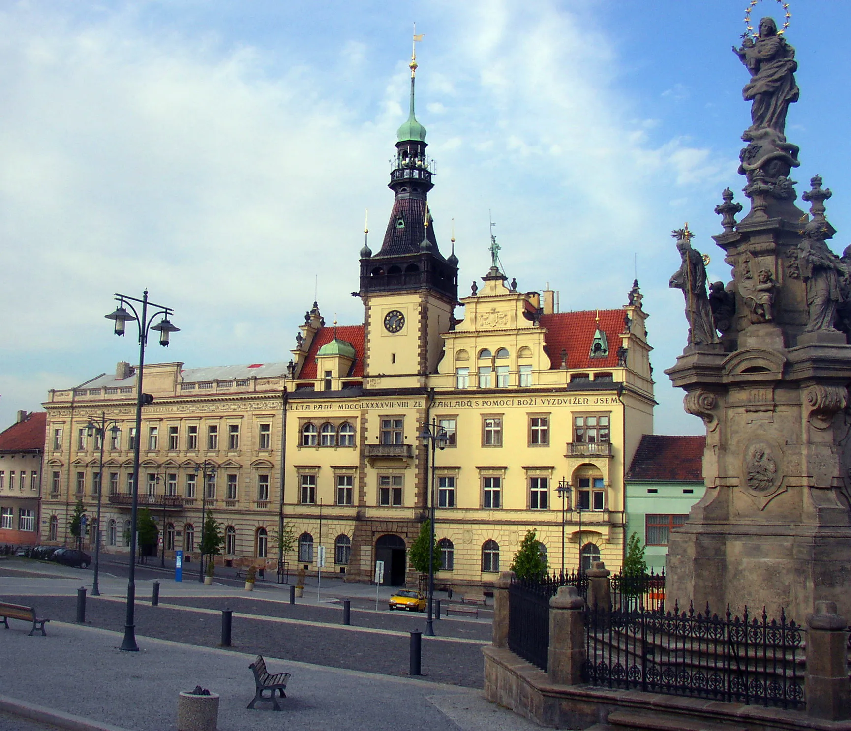Photo showing: Kladno, Czech Republic, Mayor Pavel Square, town hall.