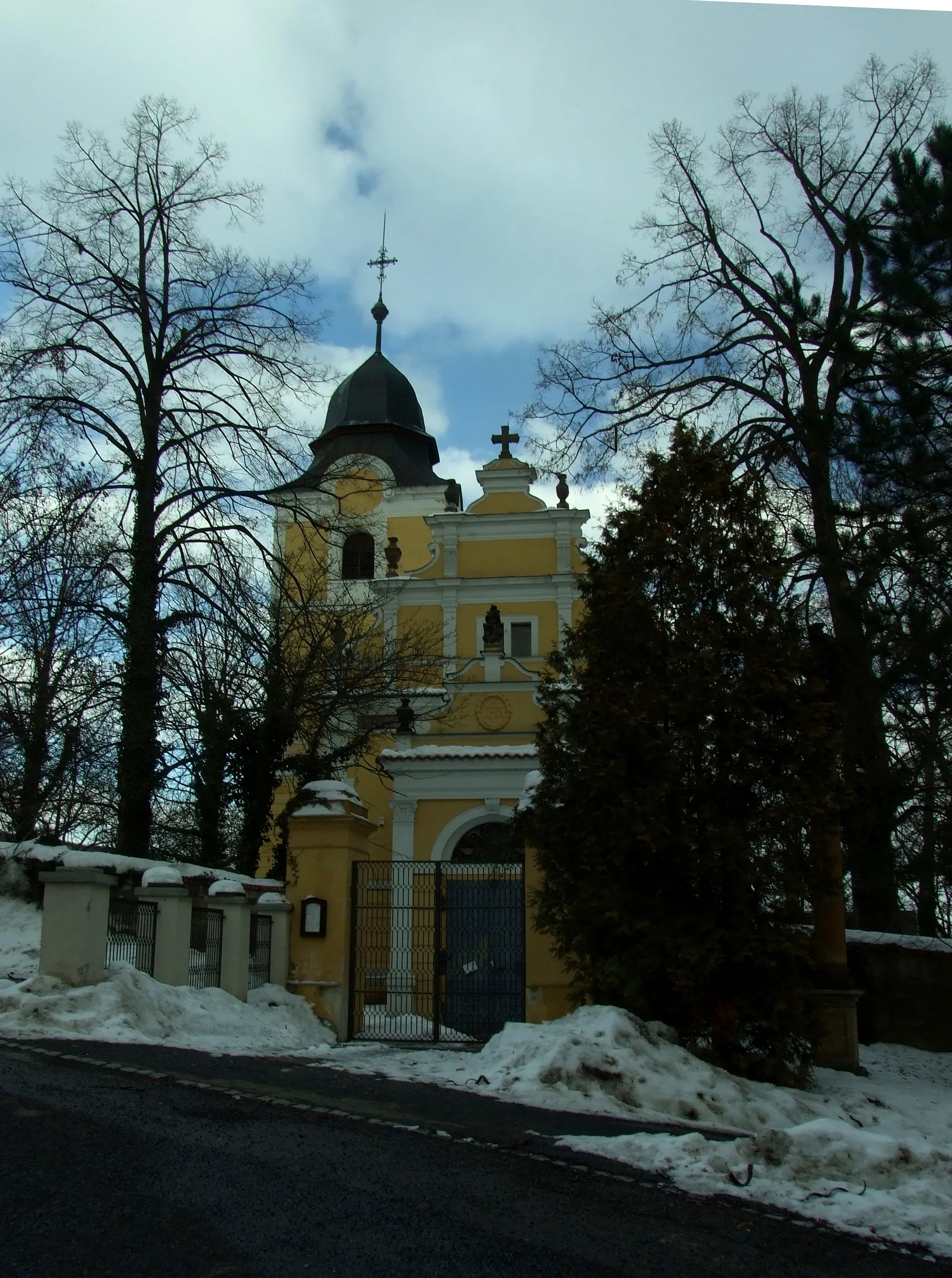 Photo showing: Church in Klecany, village near Prague, Central Bohemian Region, CZ