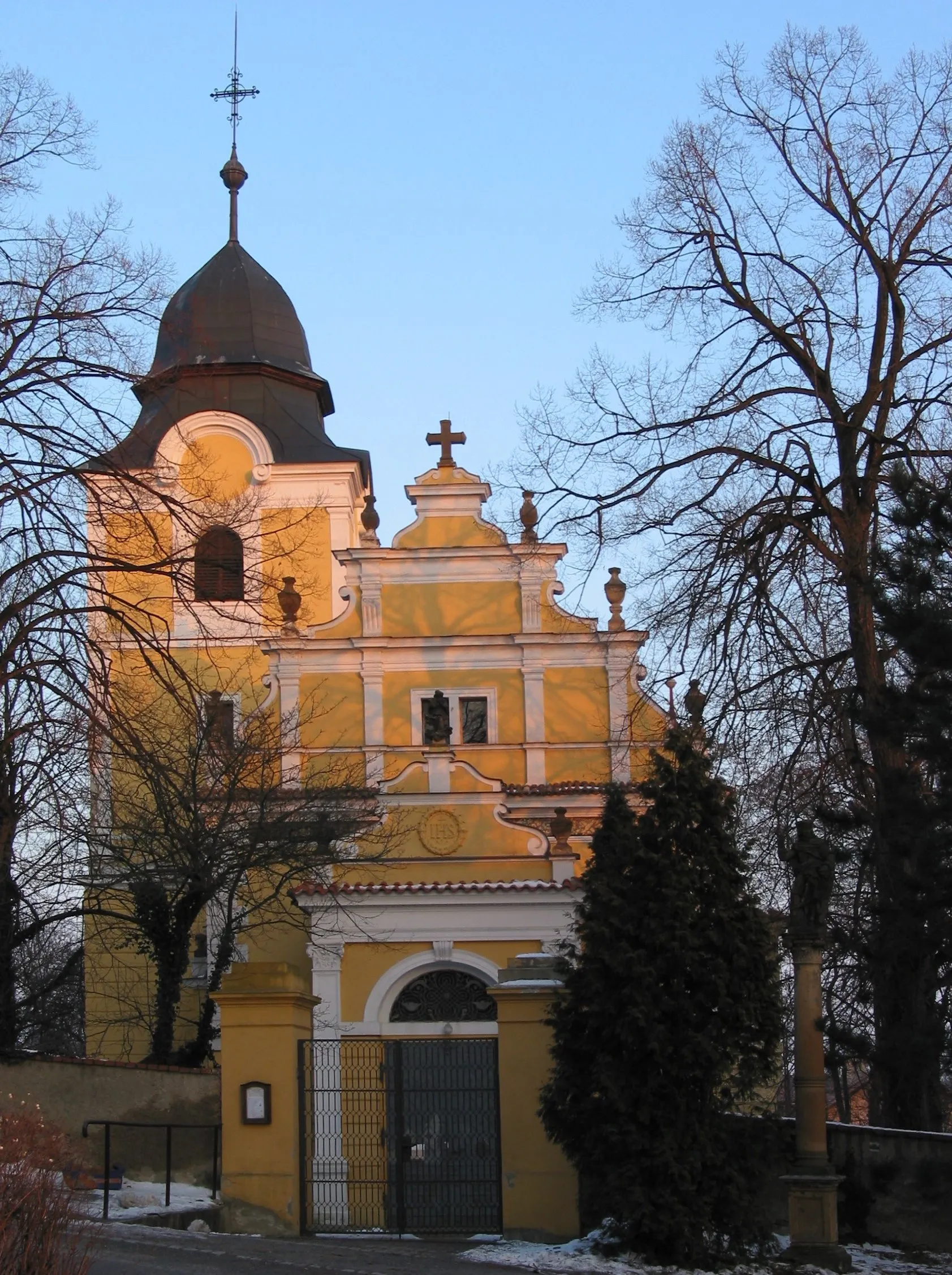 Photo showing: Church of the Assumption in Klecany, Prague-East District, Czech Republic.