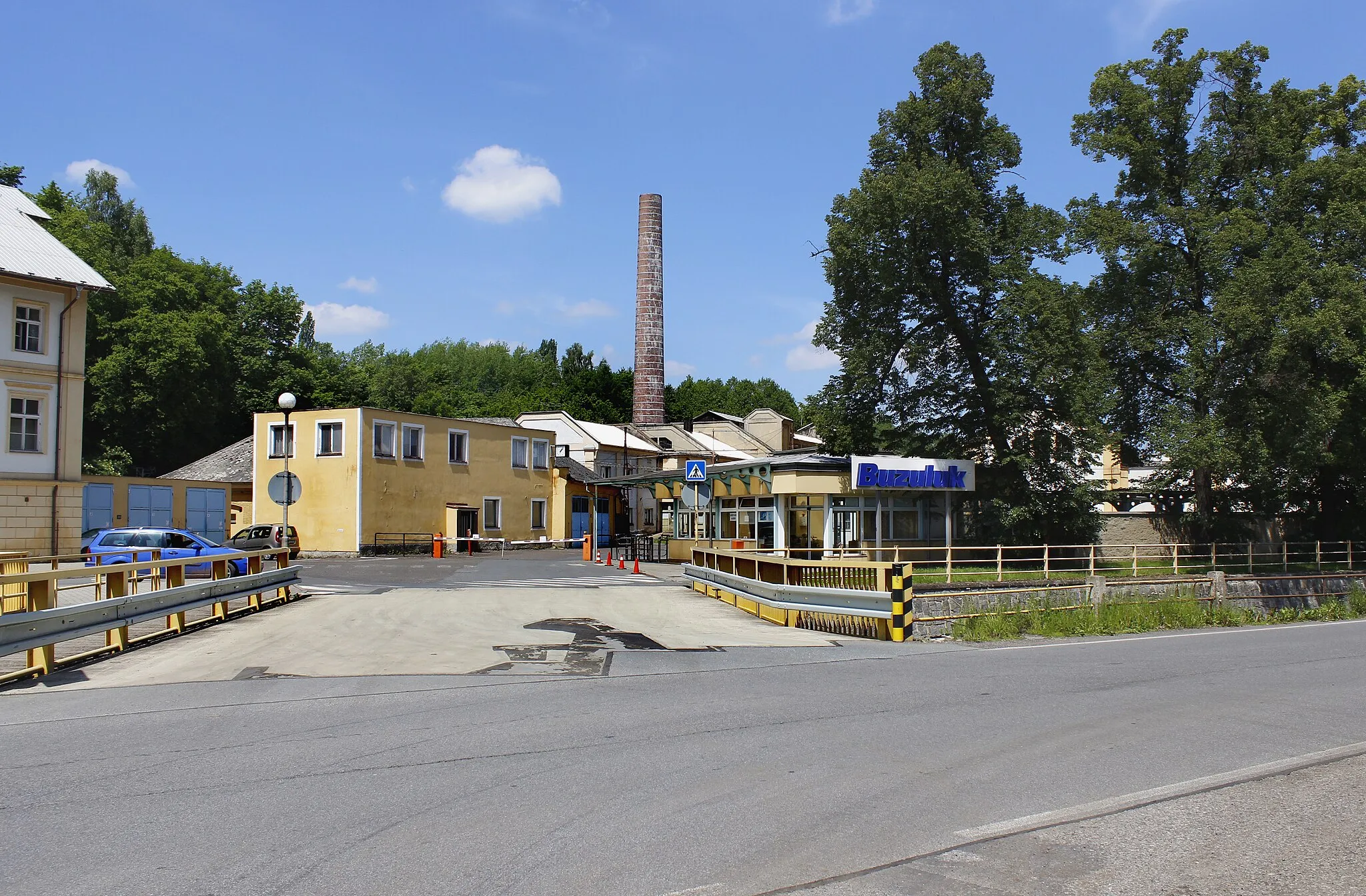 Photo showing: Buzuluk factory in Komárov, Czech Republic