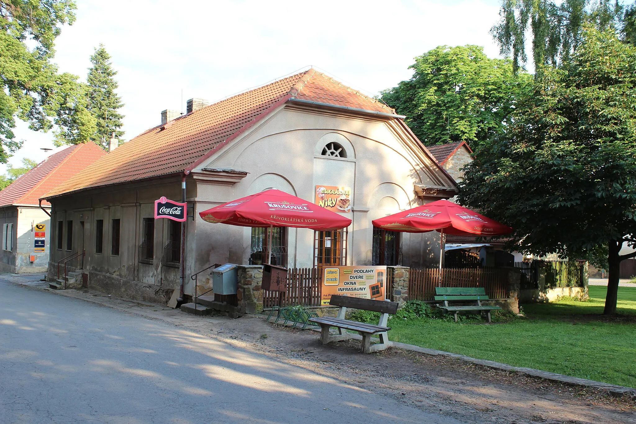 Photo showing: Cukrárna (dům číslo popisné 104) v Lužné v okrese Rakovník.