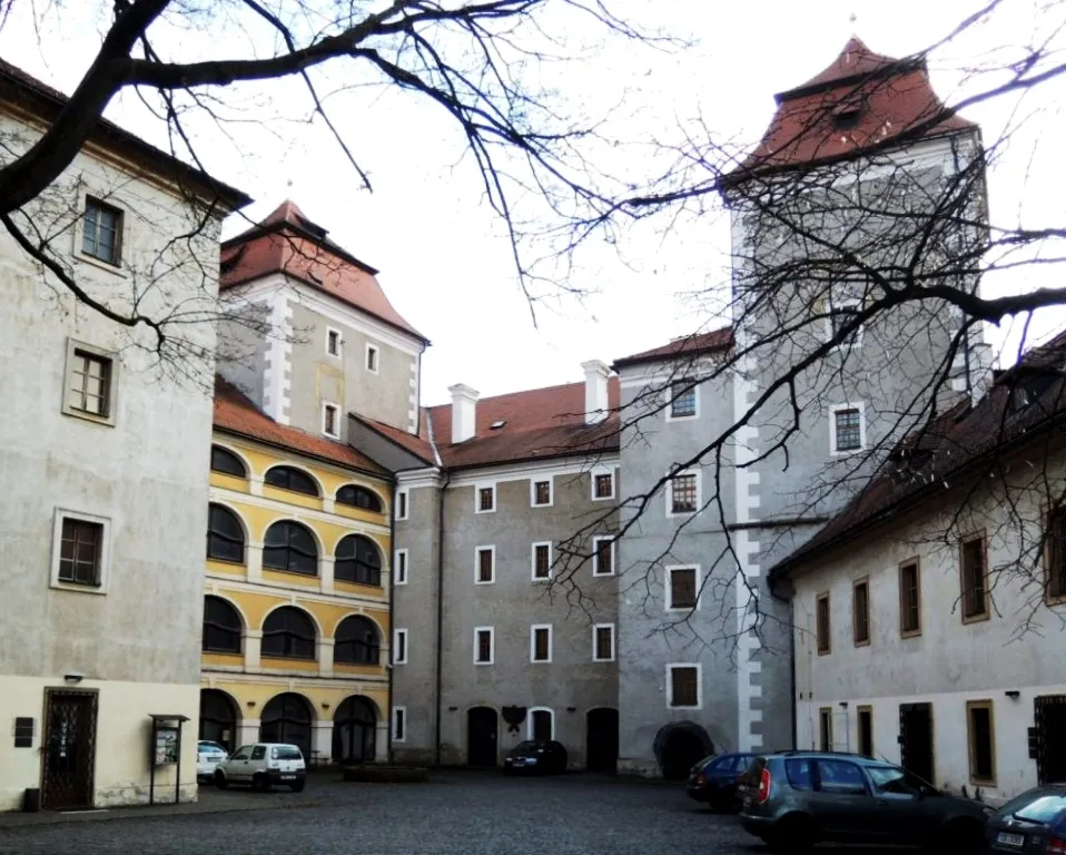 Photo showing: Mladá Boleslav Castle coutyard