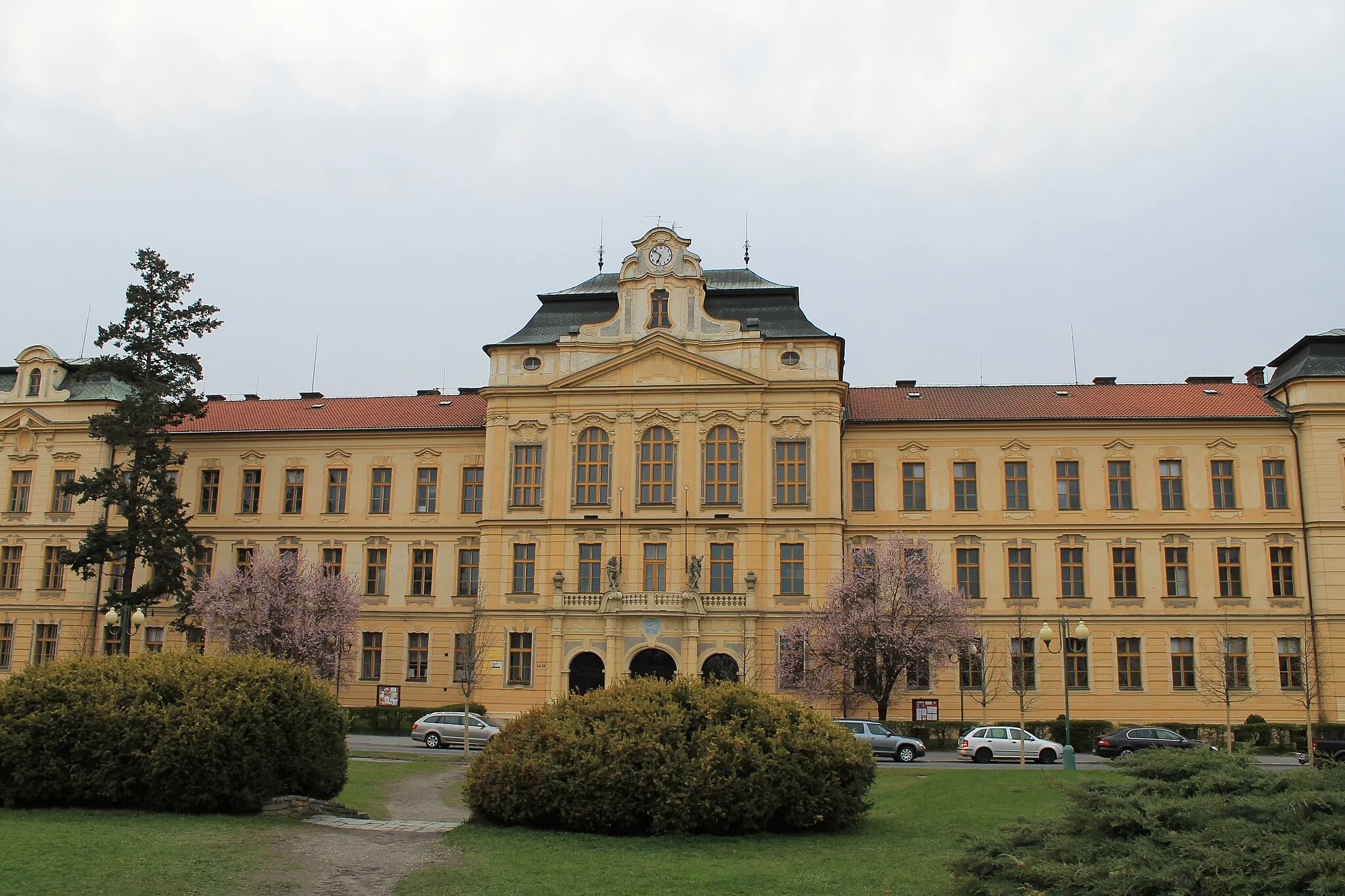 Photo showing: The main building of Gymnázium Dr. Josefa Pekaře grammar school in Mladá Boleslav, Czech Republic
