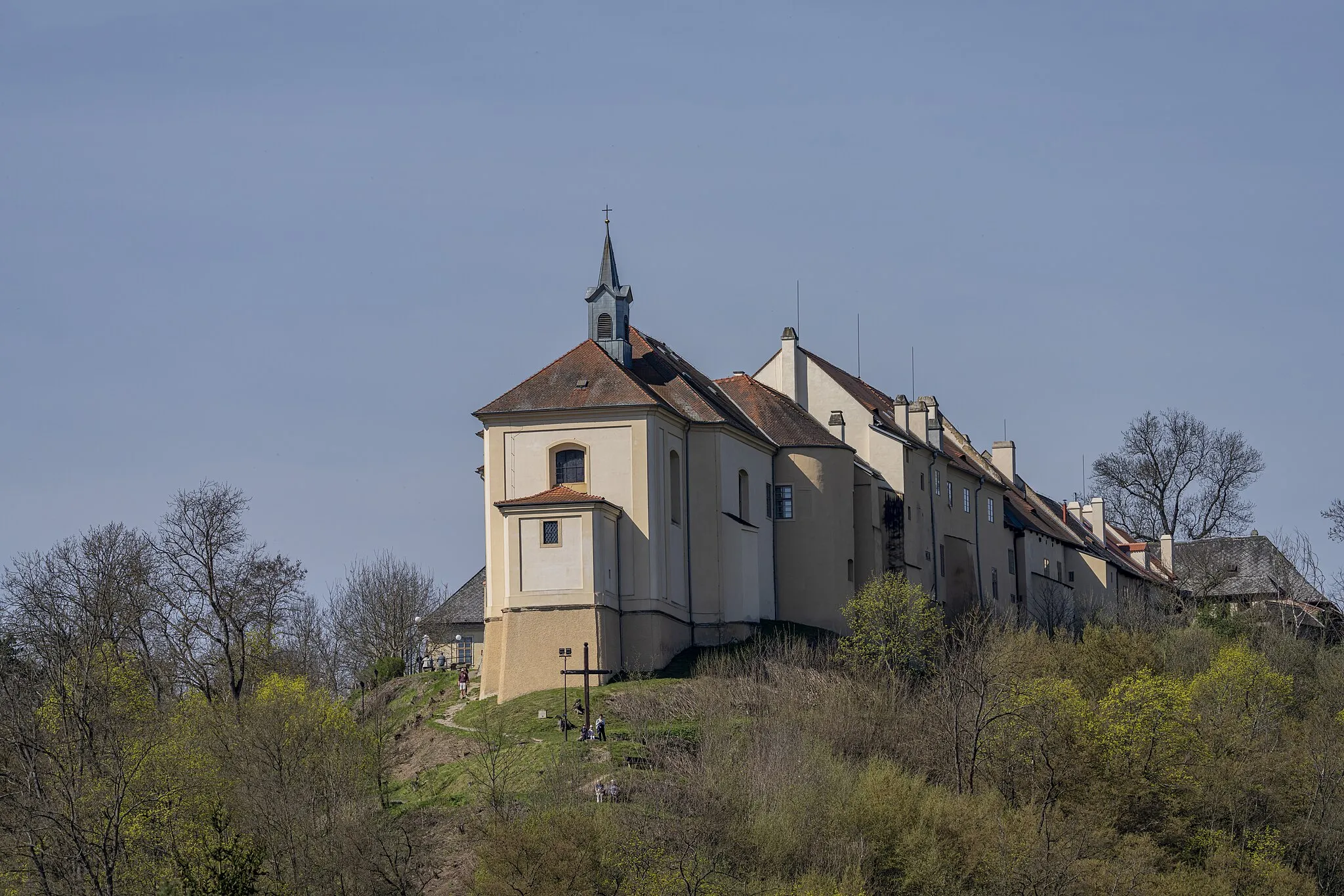 Photo showing: Zámek Nižbor, pohled od jezu na řece Berounce