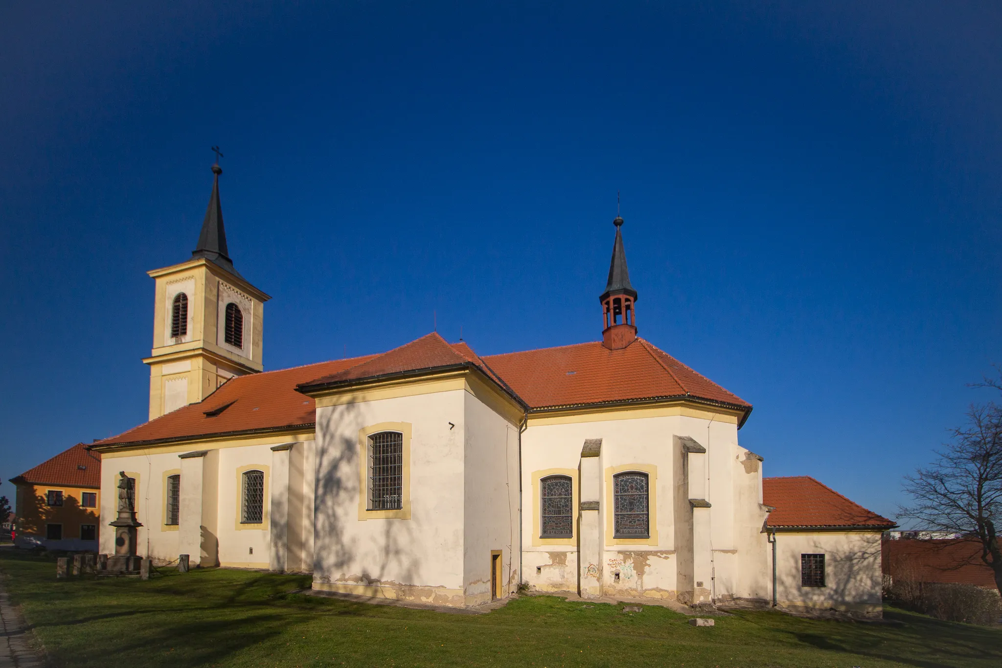 Photo showing: Nové Strašecí, kostel Narození Panny Marie