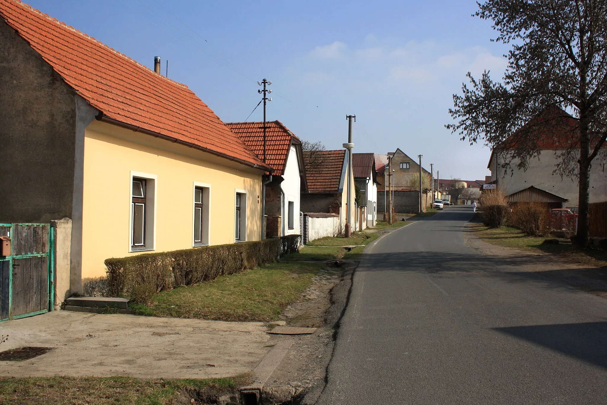 Photo showing: Úžická street in Odolena Voda, Czech Republic