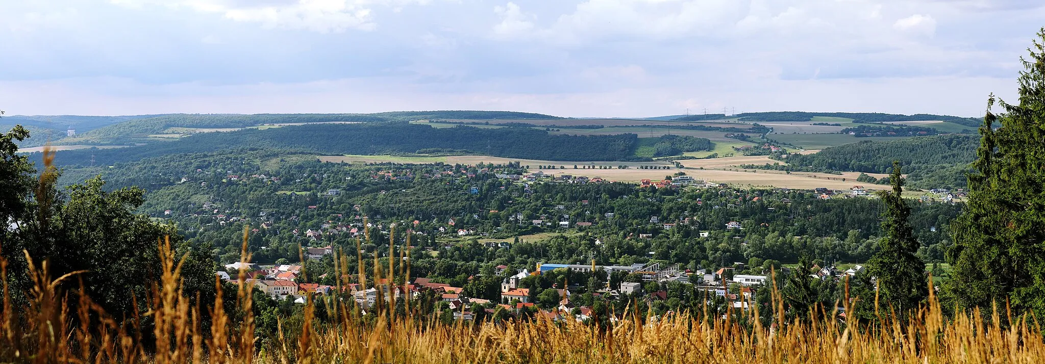 Photo showing: Pohled na Řevnice od jihu