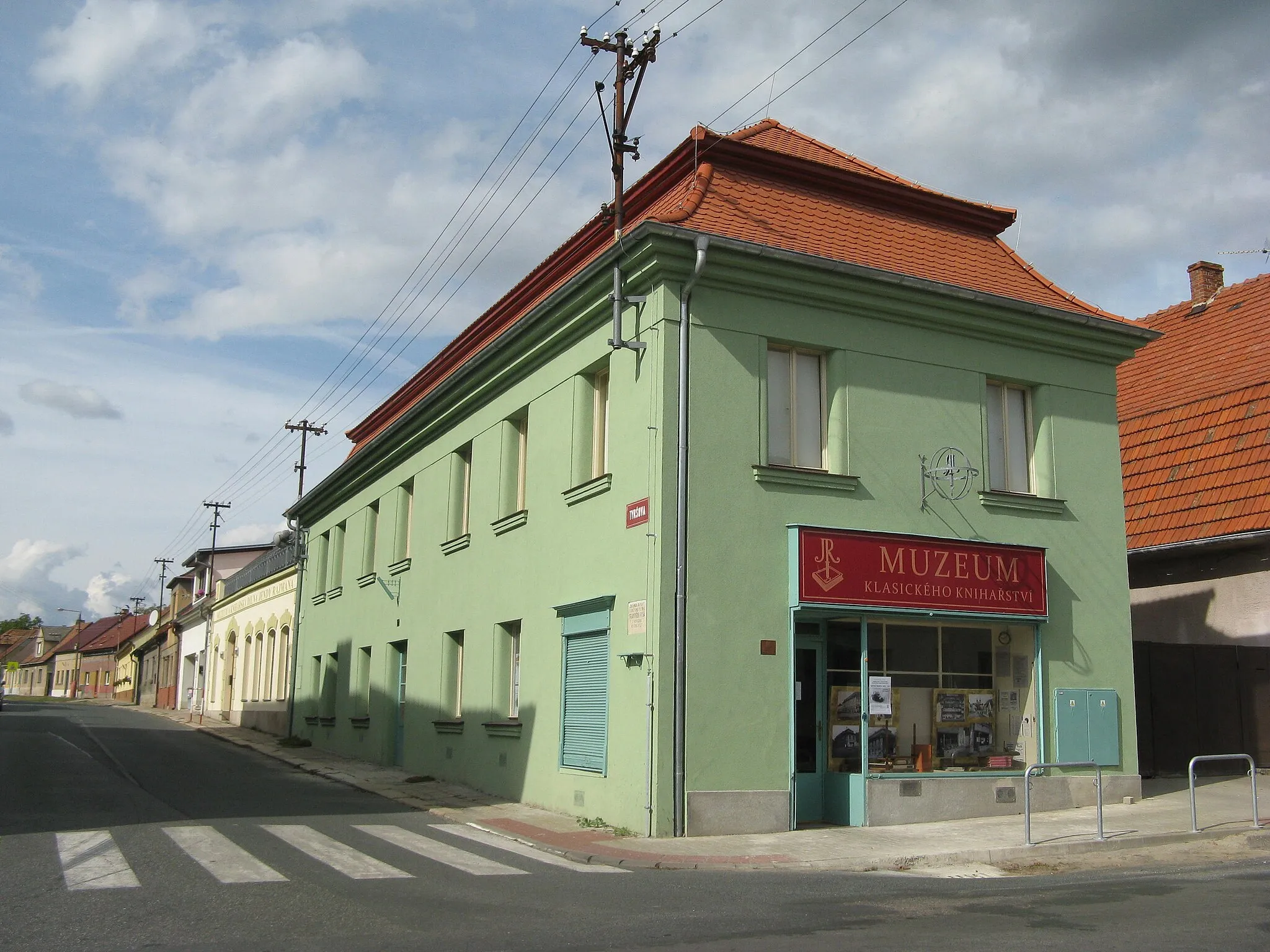 Photo showing: The Classical Bookbinding Museum in Rožďalovice town, Czech Republic, the main entrance