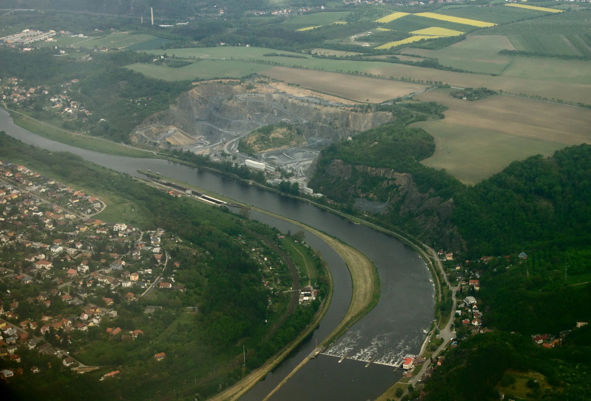 Photo showing: Aerial view of the Vltava River valley between Roztoky and Klecany, Central Bohemia, CZ