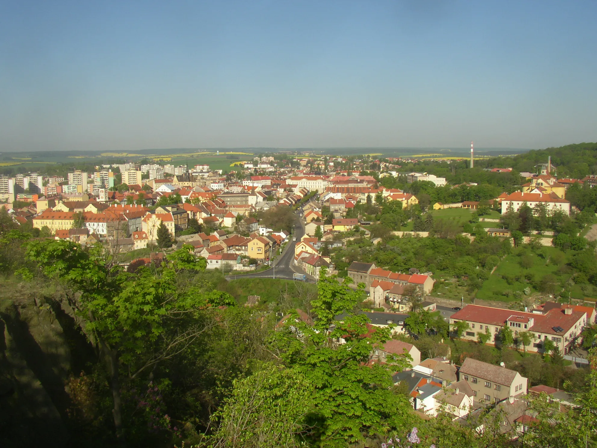 Photo showing: Town of Slaný, Czech Republic, as seen from summit of the Slánská hora hill.