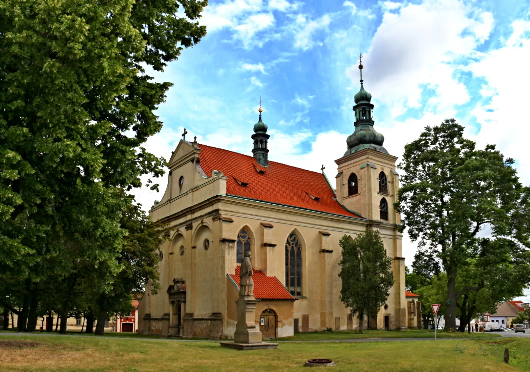Photo showing: Smečno kostel