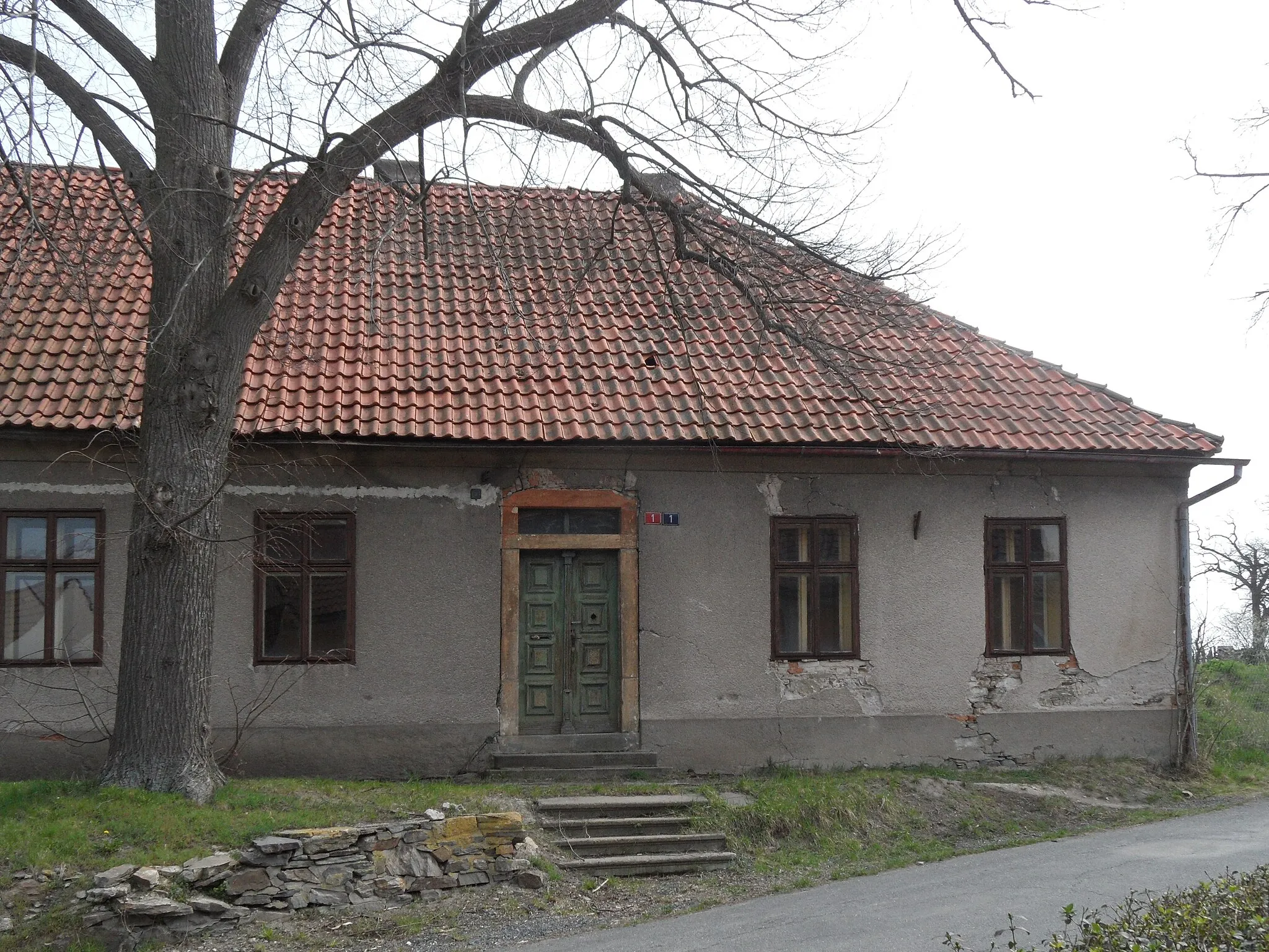 Photo showing: Velim, Rectory C. Semi-detail. Kolín District, the Czech Republic.