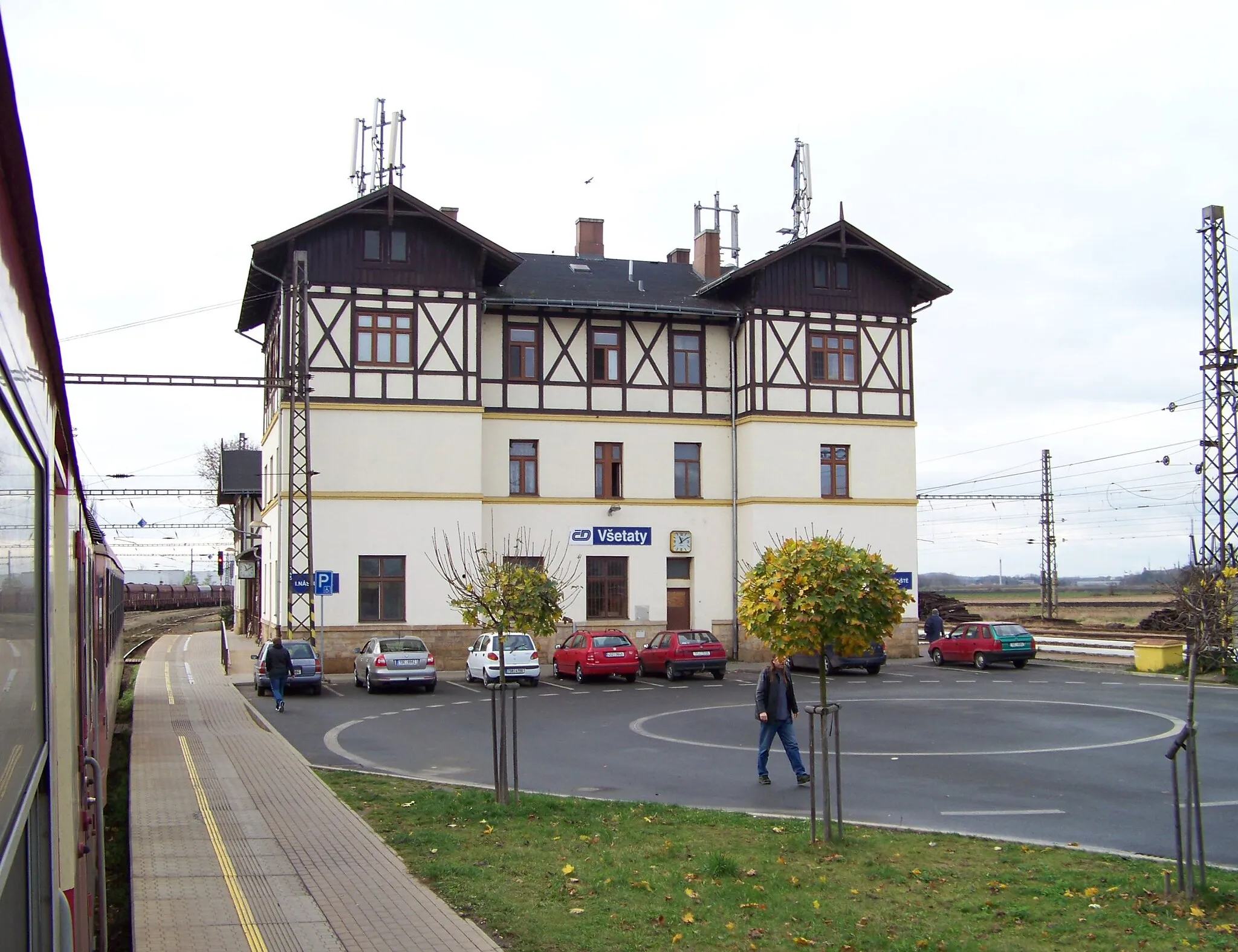 Photo showing: Všetaty, Mělník District, Central Bohemian Region, Czech Republic. Train station Všetaty.