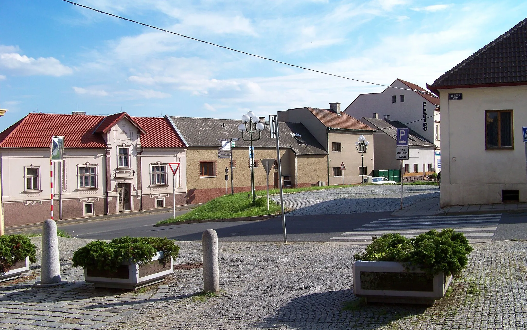 Photo showing: Zdice, Beroun District, Central Bohemian Region, the Czech Republic. Husova, Vorlova and Komenského streets.