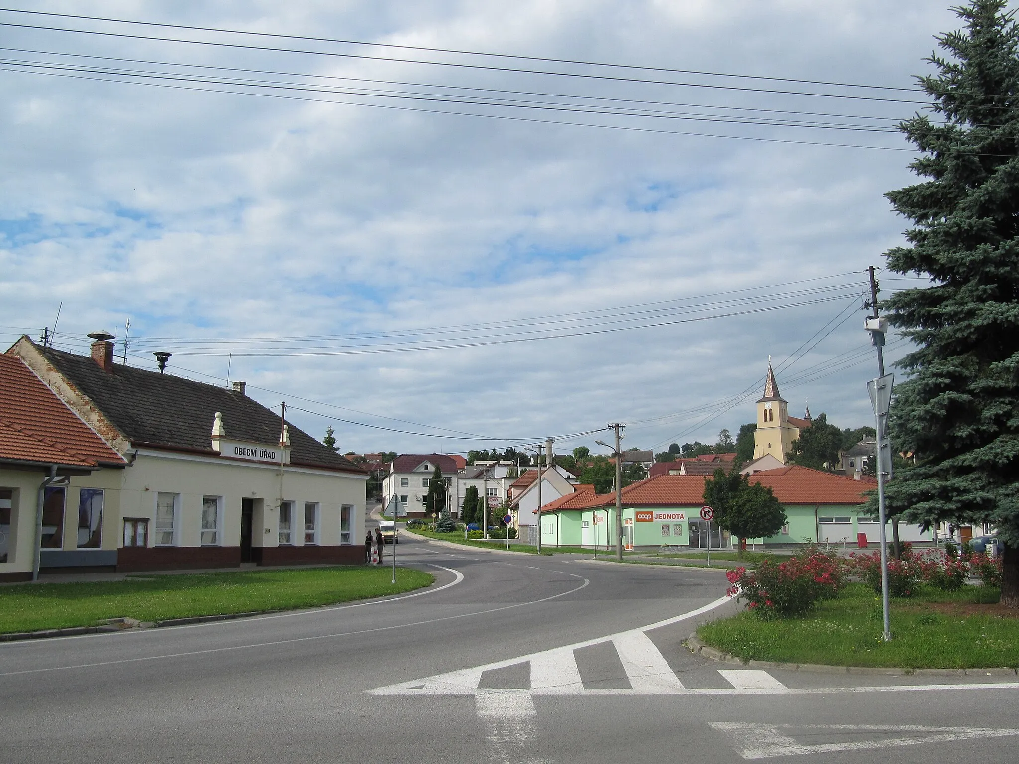 Photo showing: Boršice in Uherské Hradiště District, Czech Republic. Center of the village with municipal office and the church of St. Wenceslas.