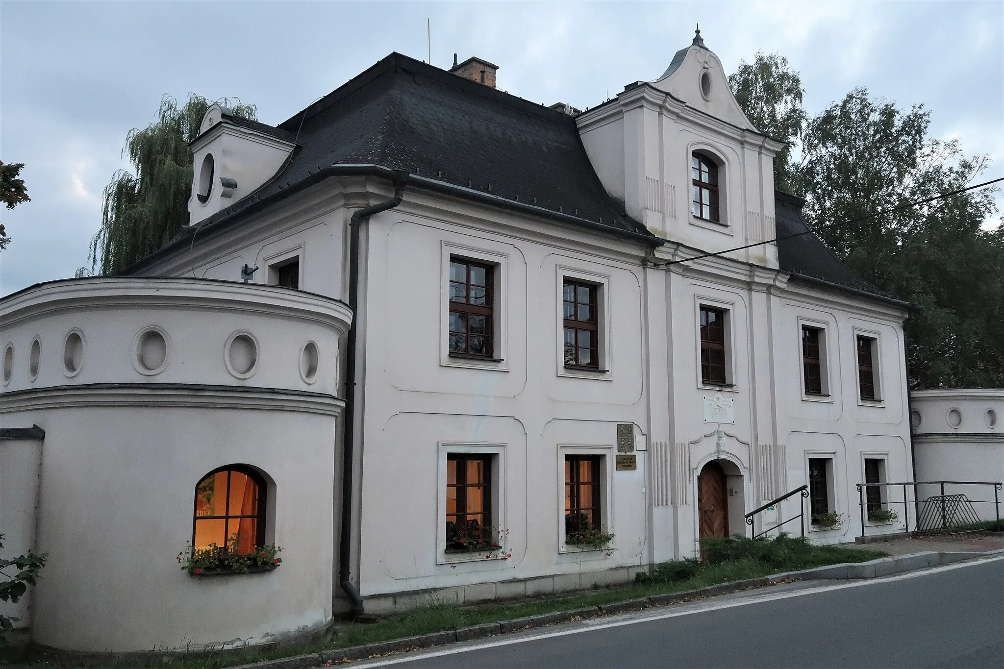 Photo showing: Barokní dům hudebního skladatele Karla Ditterse z 18. století v Puškinově ulici (dnes Základní umělecká škola)