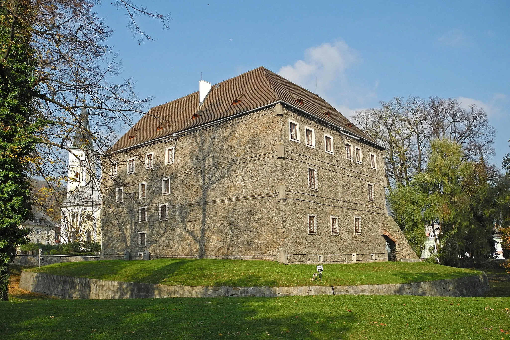 Photo showing: Ehem. Wasserburg in Freiwaldau (Jeseník) im Altvatergebirge