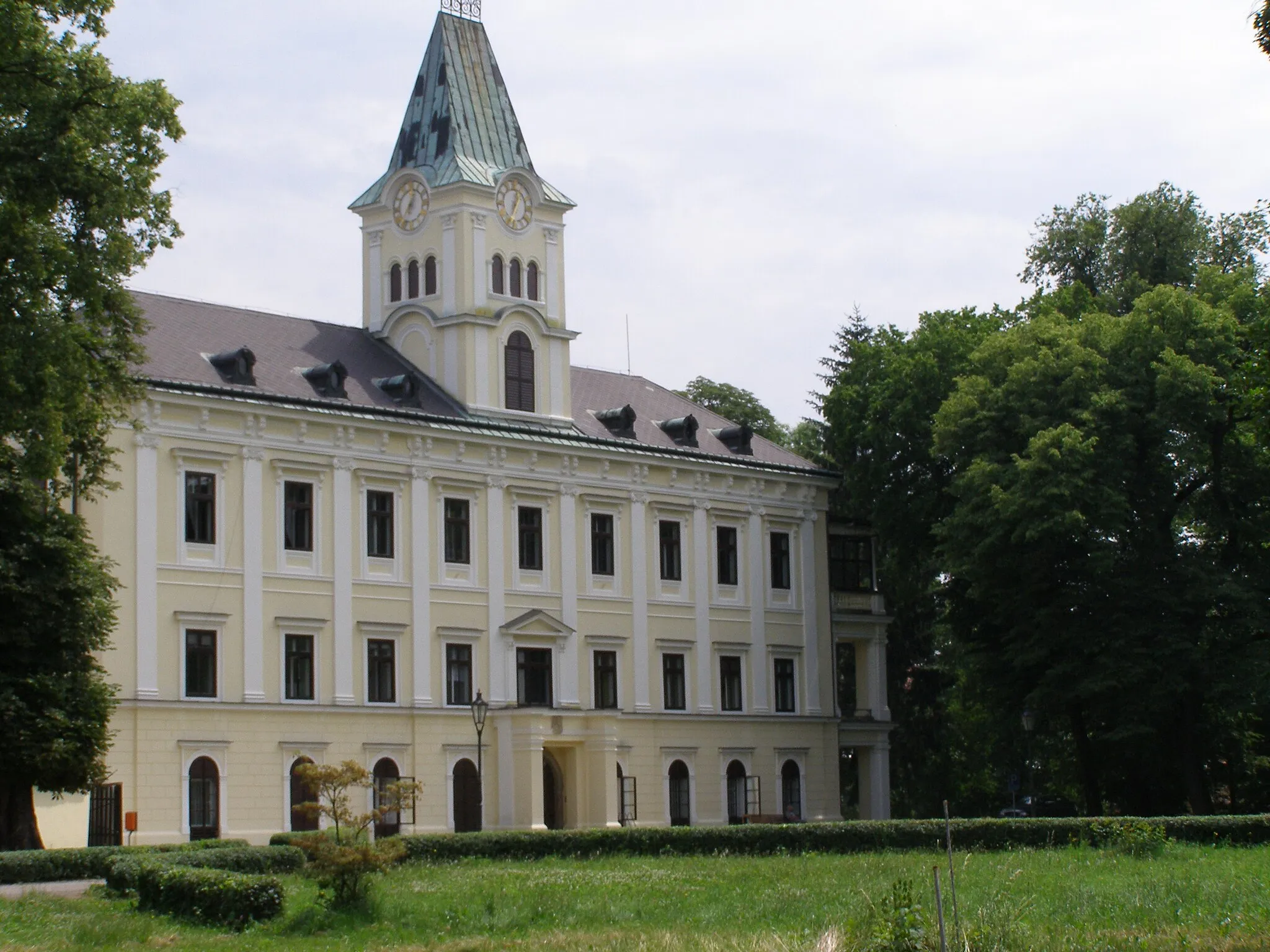 Photo showing: Kvasice castle