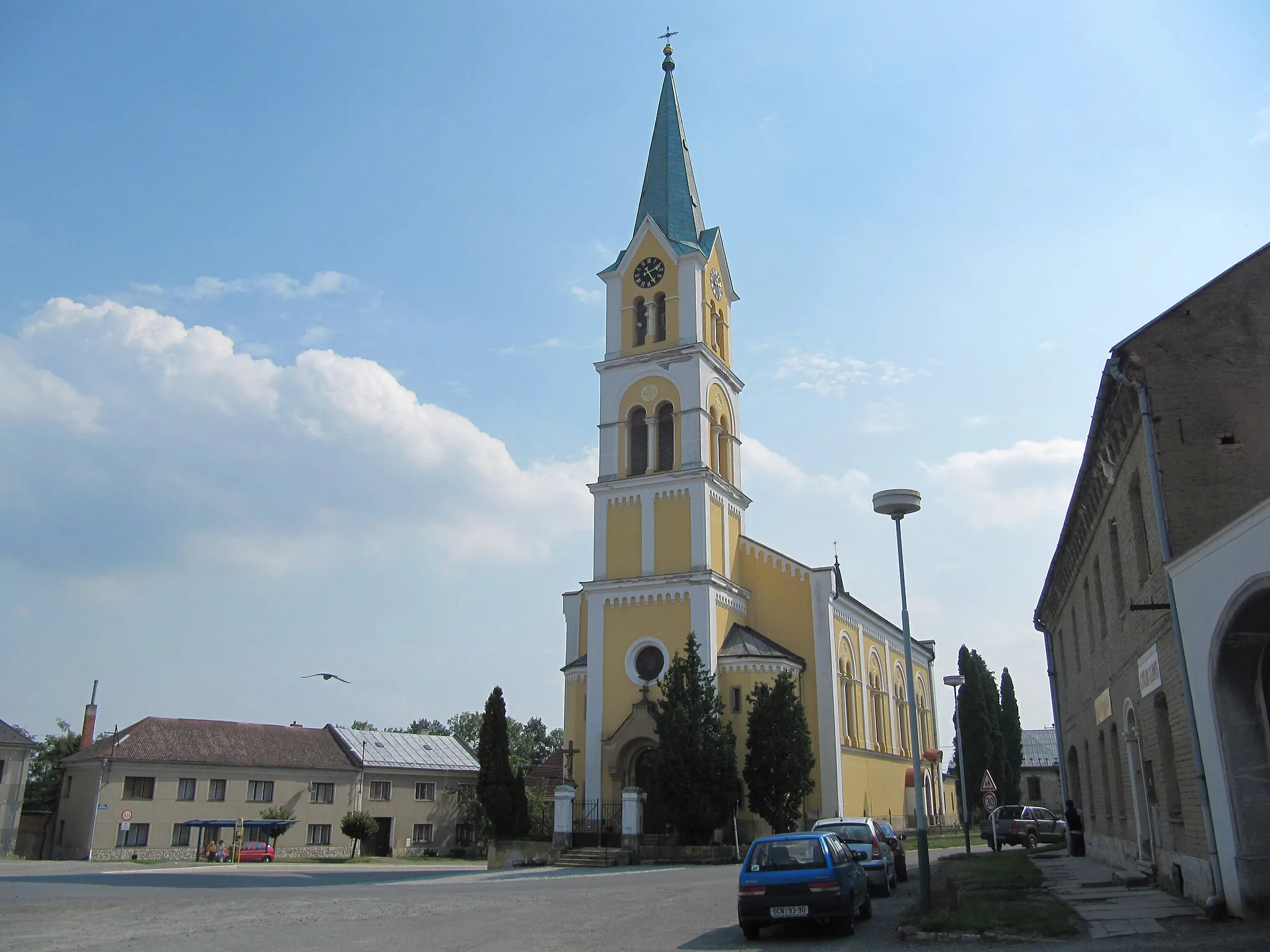 Photo showing: Náměšť na Hané in Olomouc District, Czech Republic. Church of the Saint Cunigunde, originally from the 17th century. After demolition rebuilt in the years 1871 to 1873 in neoromanesque style.
