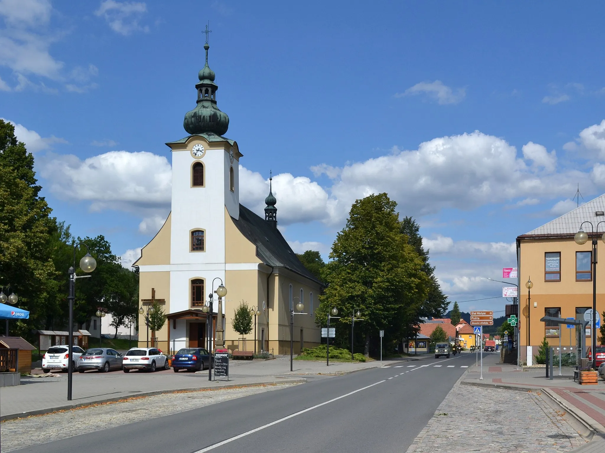 Photo showing: Nový Hrozenkov - centrum obce s kostelem