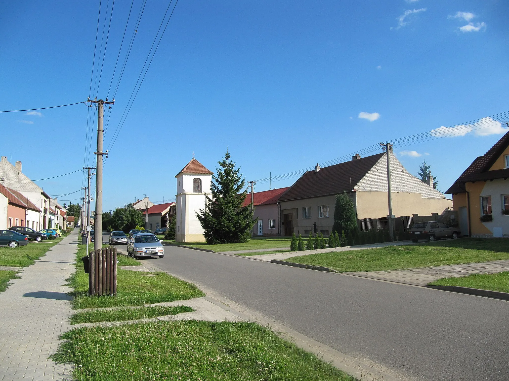 Photo showing: Ostrožská Nová Ves in Uherské Hradiště District, Czech Republic, part Chylice. Common with belfry.