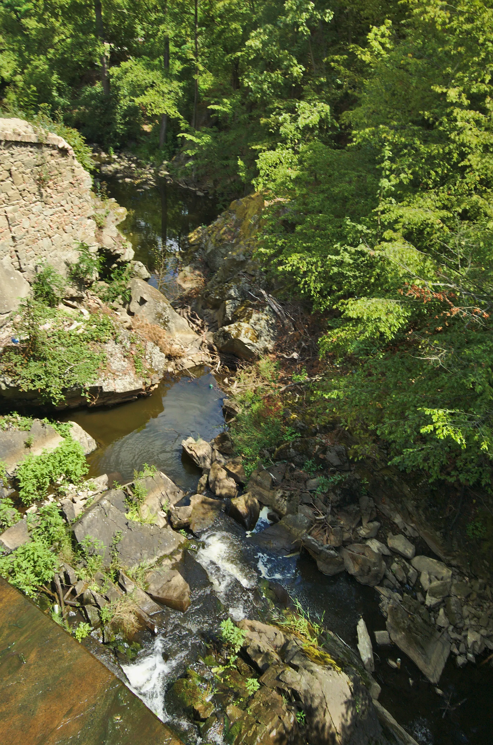 Photo showing: Výpusť Podhradského rybníka, Plumlov, okres Prostějov