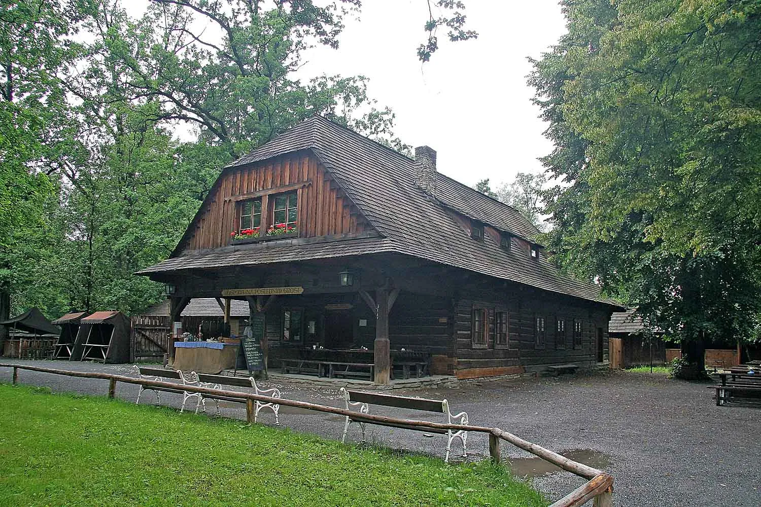 Photo showing: Skanzen Valašké muzeum v přírodě, Valašské městečko, Rožnov pod Radhoštěm, Czech republic
Autor: Prazak

date:30. 6. 2006